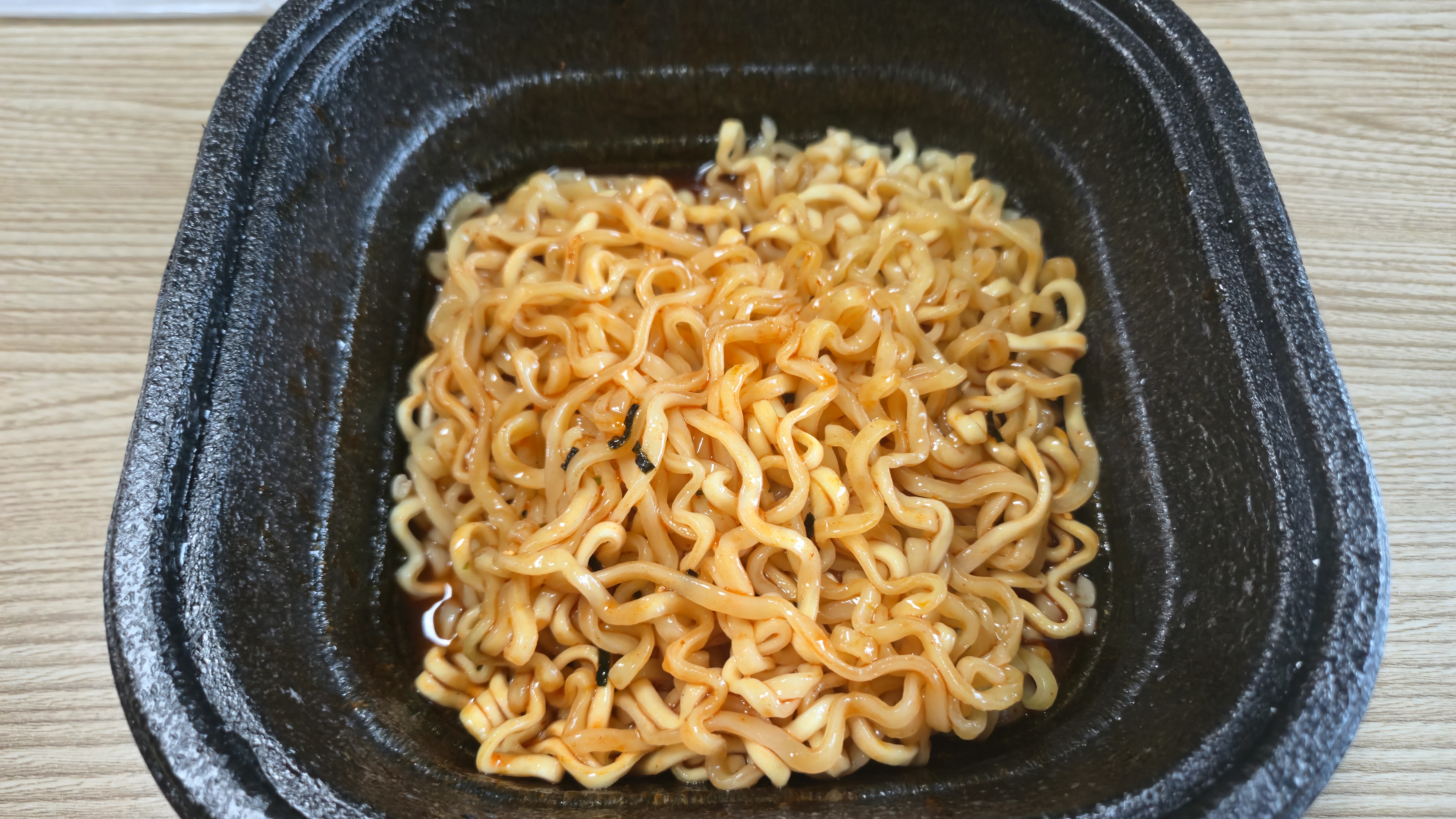 تاماملانغان بۇلداك بوكۇممېن - قىزىل سوۇسقا تەكشى بۇلانغان يالتىراق نېگىزلىك تالىسى | 하이제이에스비