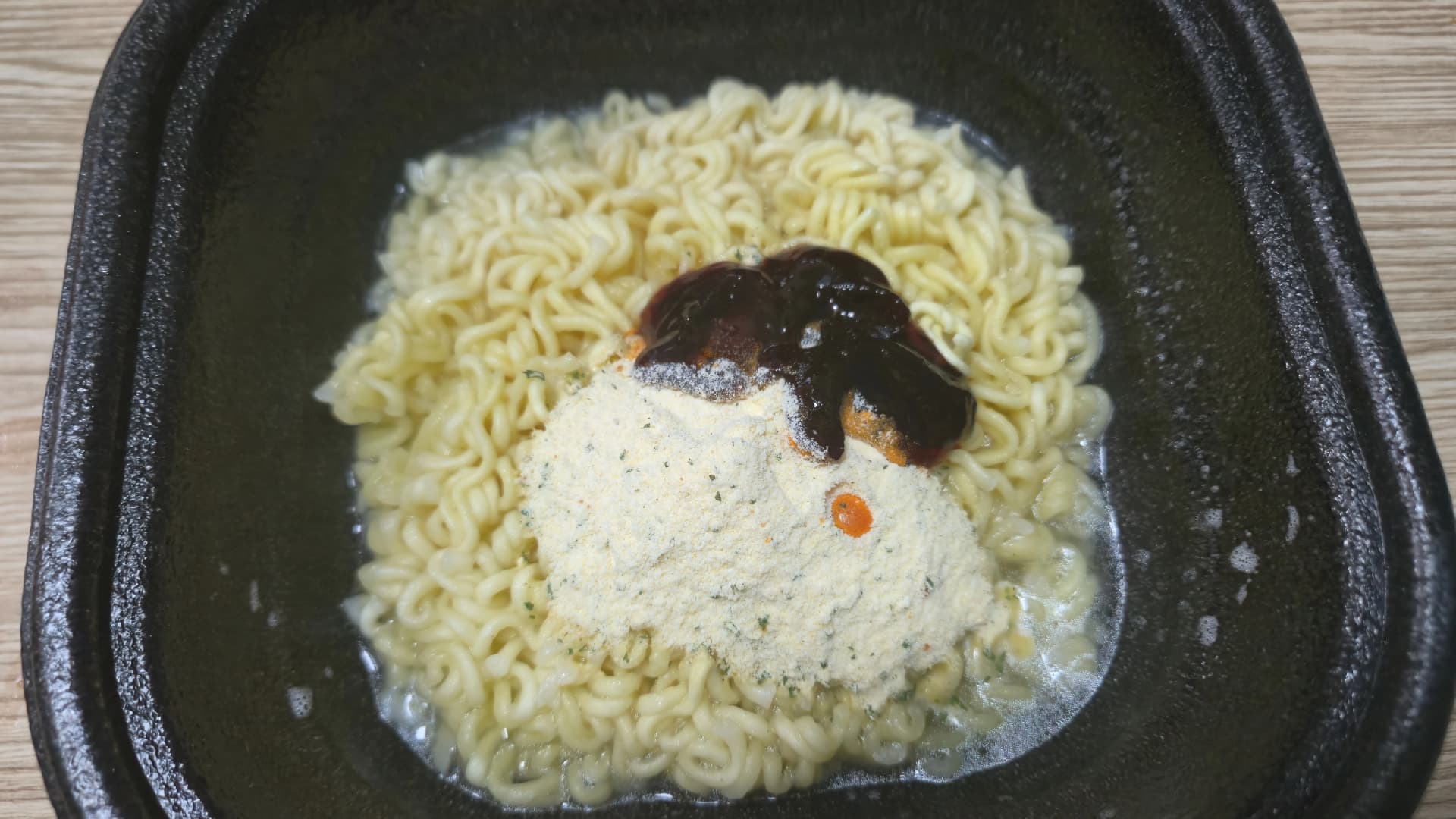 ساس ڈالنا | 하이제이에스비