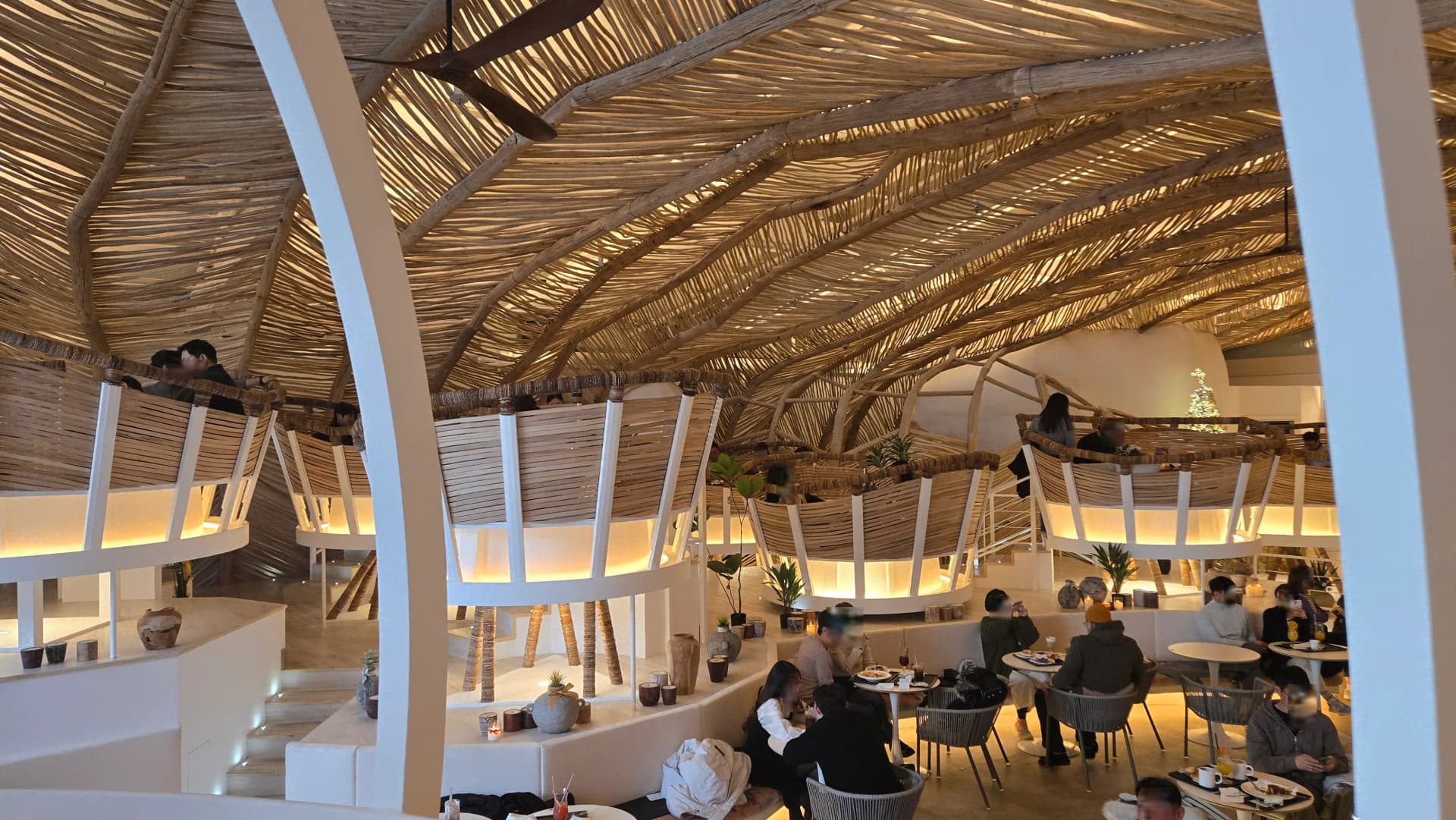 자투라 2층 둥지 좌석 | 하이제이에스비