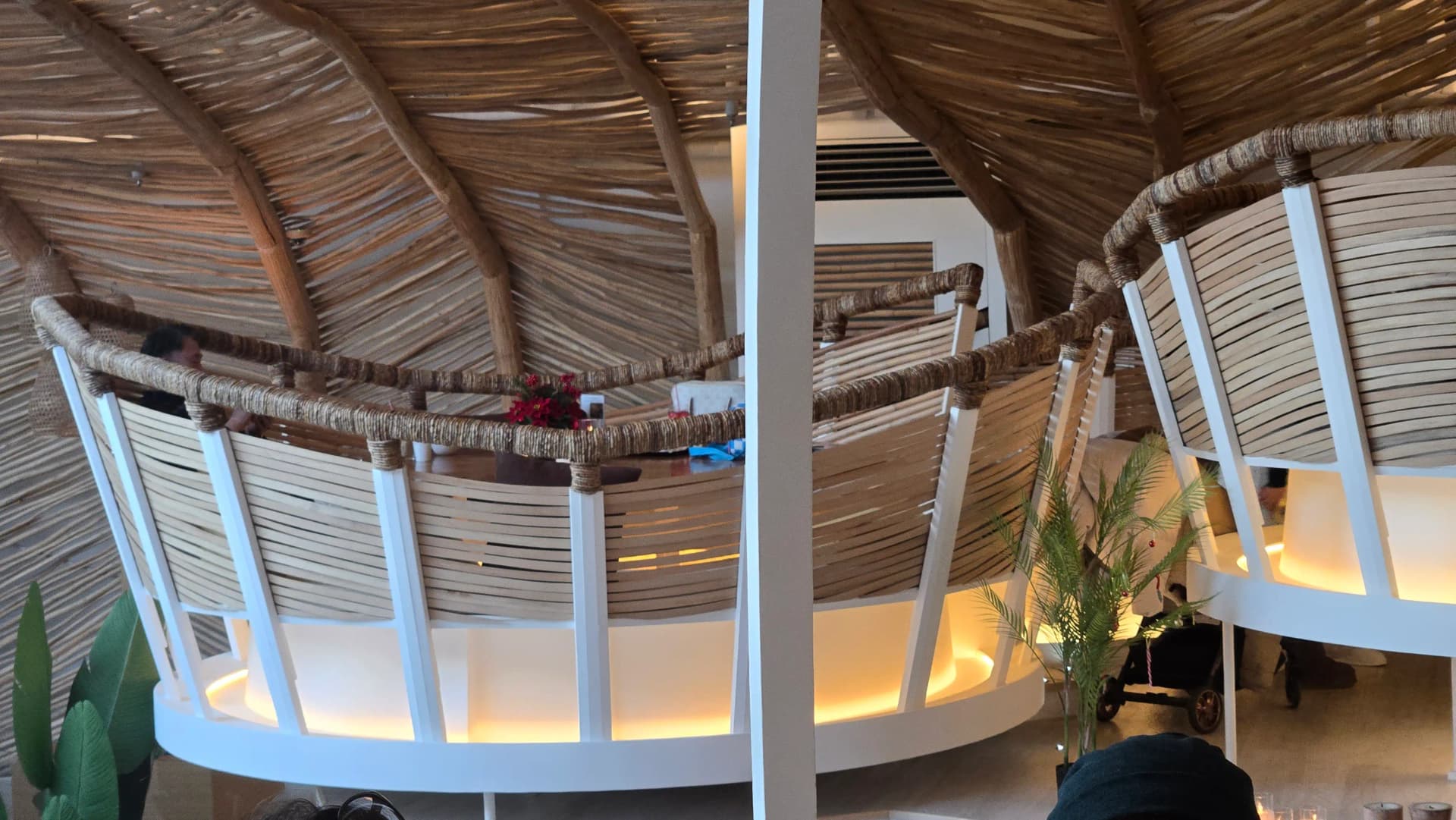 자투라 VIP석으로 가는 길 | 하이제이에스비