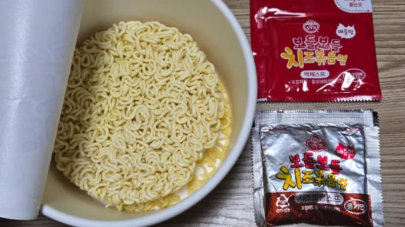 مەھسۇلات تەركىبى: لاغمان، سۇيۇق سۇپ، چېدار قوشۇمچە سۇپ | 하이제이에스비