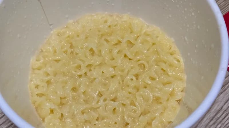 ئوت پېچىدە پىشۇرغاندىن كېيىن لاغمان پىشقان ھالەت، سۇ لاغمانغا سىڭگەن ھالەت | 하이제이에스비