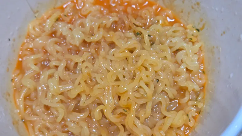 سوۇسنى قاتنىشتۇرۇپ تاماملانغان يۇمشاق چېدار پىرىنج لاغمان | 하이제이에스비