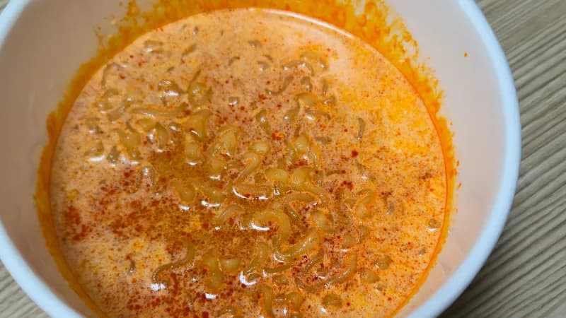 نوودلېس كۆتۈرۈلگەن پىنىر كرېمى بىلەن قاپلانغان بۇلداق 4 پىنىر | 하이제이에스비