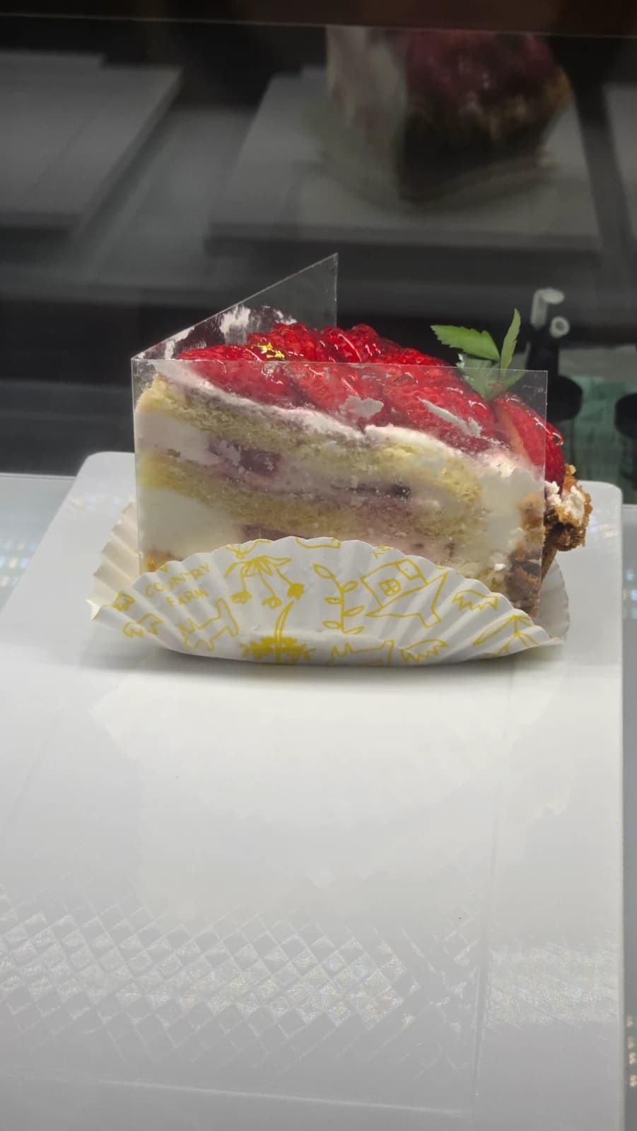 딸기 조각 케이크 딸기 빼곡 크림 두툼