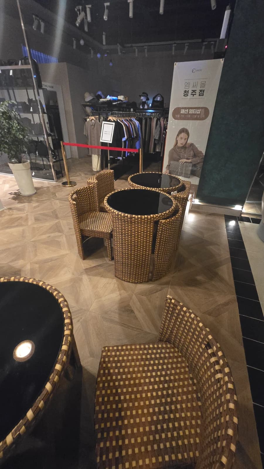 카페 캘리포니아 라탄 2인석 컨셉 좌석 둥근 의자