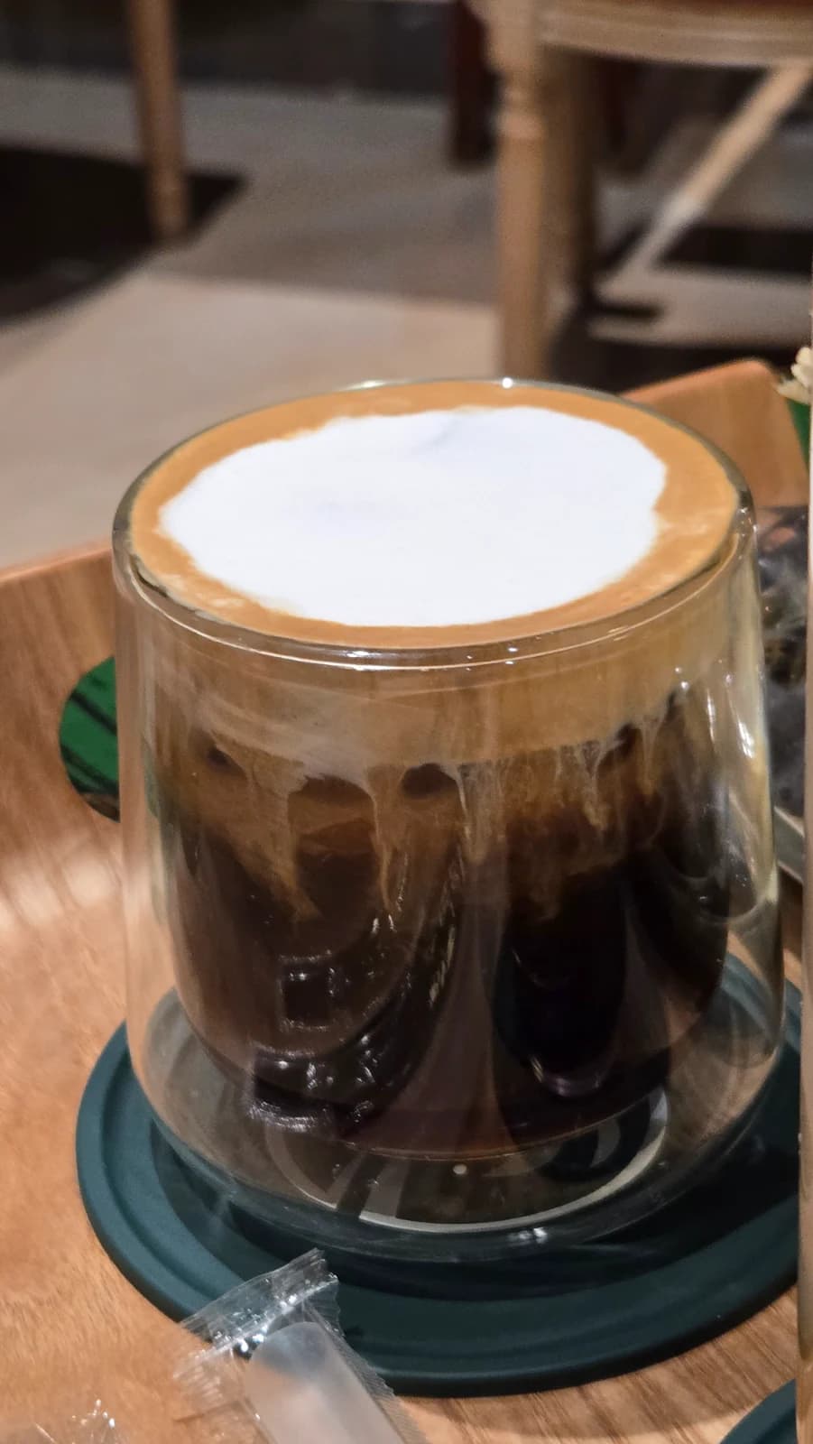 아이스 아인슈페너 이중 유리잔 에스프레소와 하얀 크림 7500원