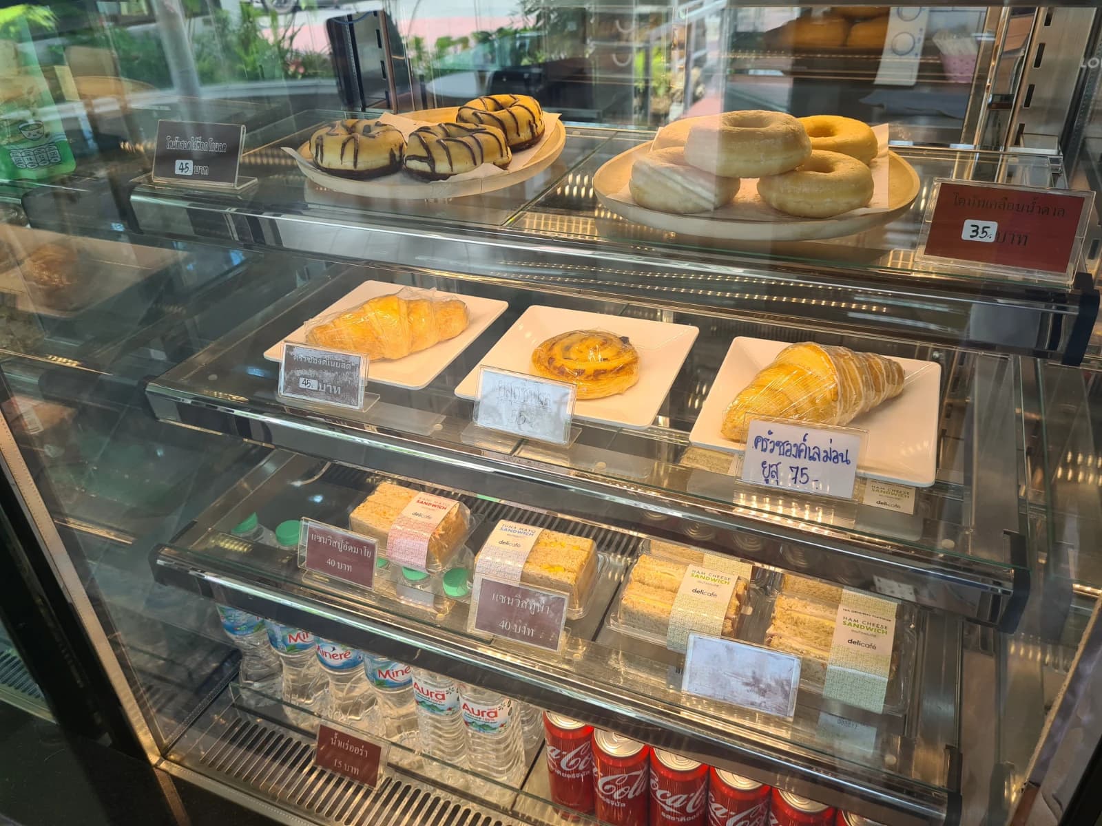 delicafé 베이커리 쇼케이스, 크루아상 도넛 에그타르트 샌드위치 진열