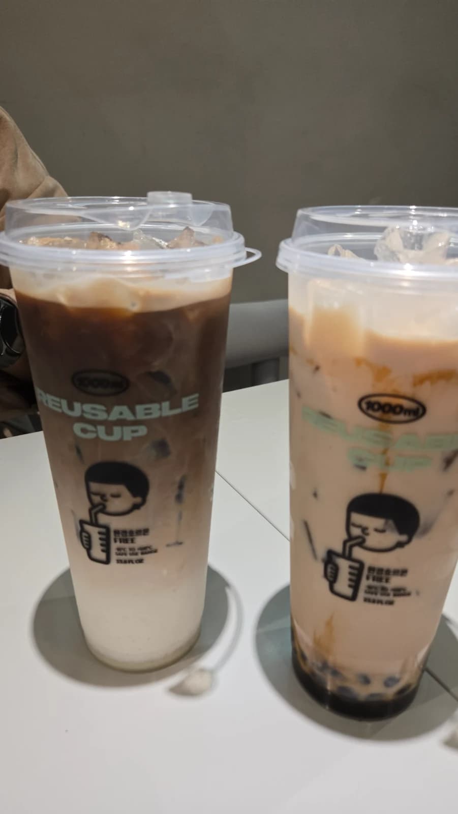 디저트39 돌체라떼 윗면 클로즈업, 연유 크림이 올라간 모습