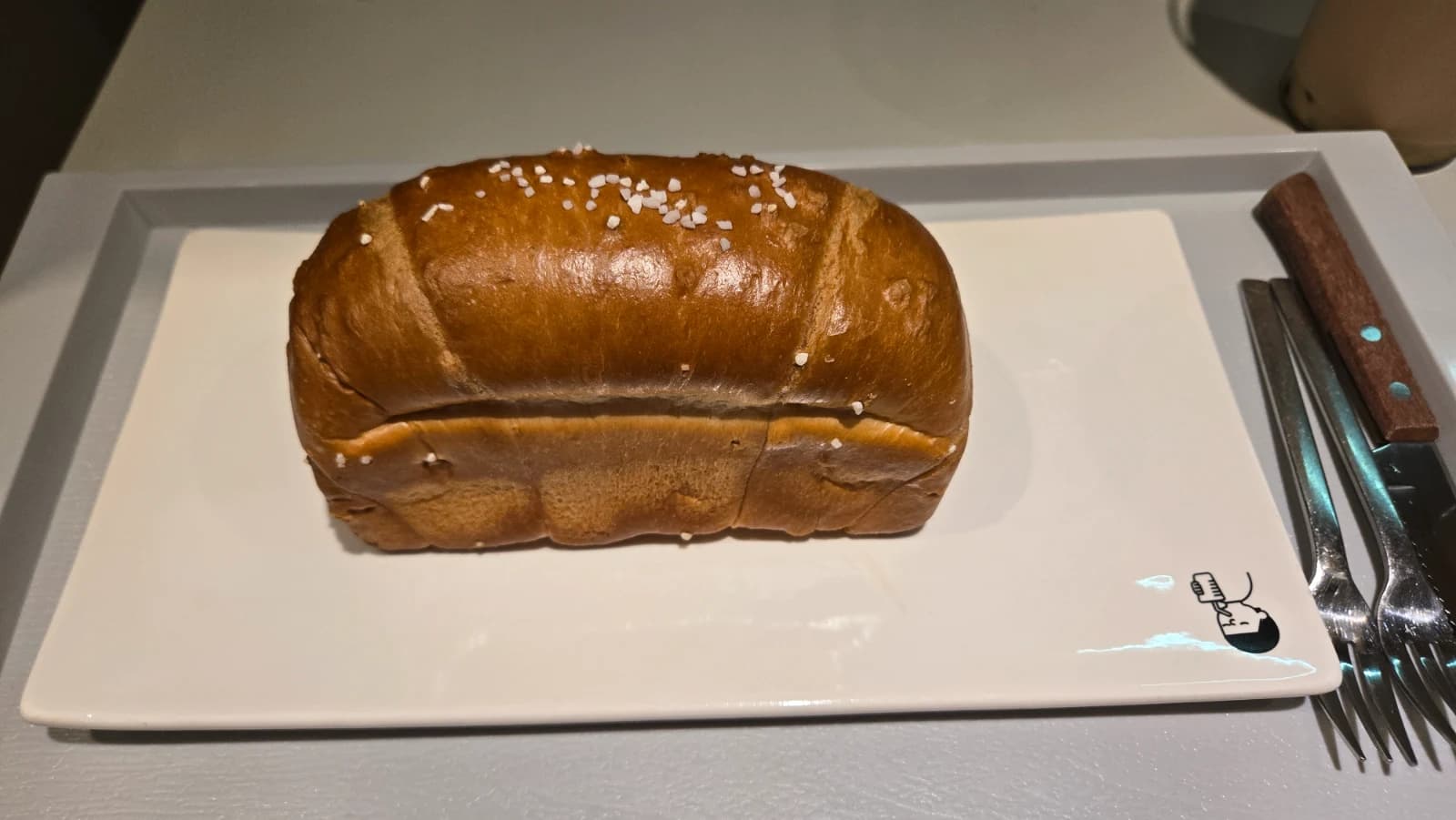 디저트39 프렌치버터 소금식빵 윗면 펄솔트 클로즈업