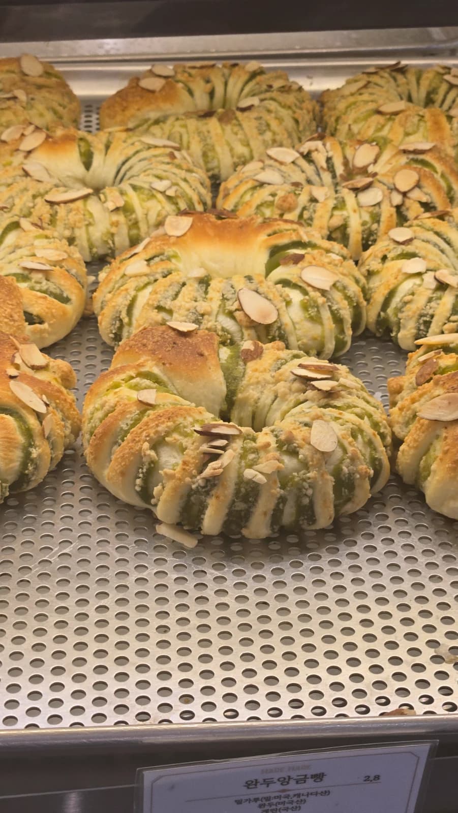 Green pea paste filled Korean bread with almonds