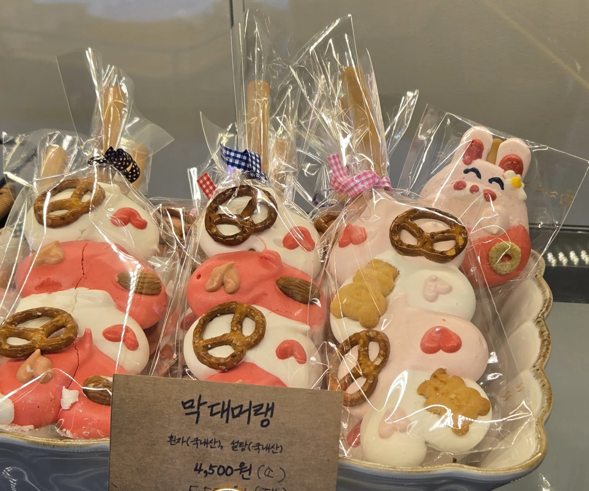 Colmar Bread меренга на паличці — милі персонажі з білків та цукру пекарня кав'ярня Кореї | 하이제이에스비