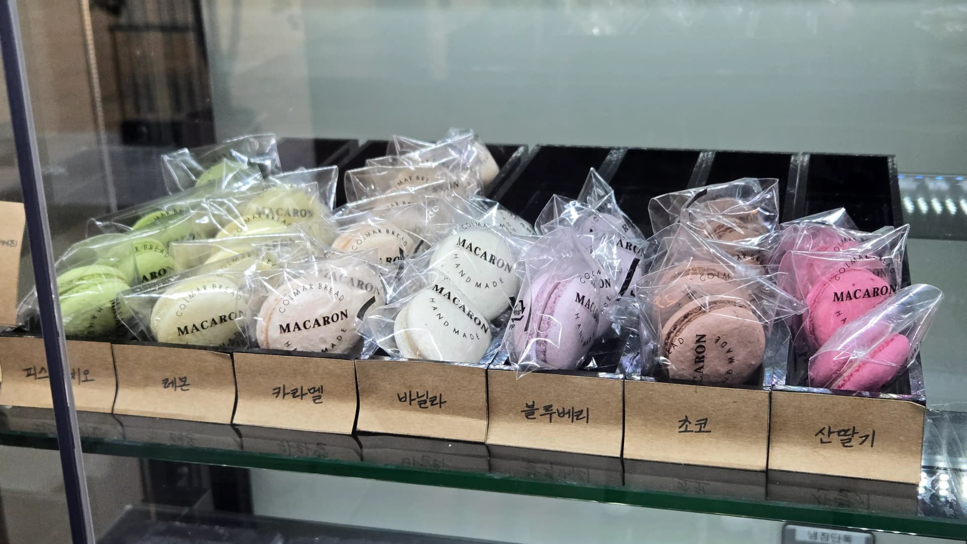 Colmar Bread ручні макарони — фісташка лимон карамель ваніль чорниця шоколад малина | 하이제이에스비