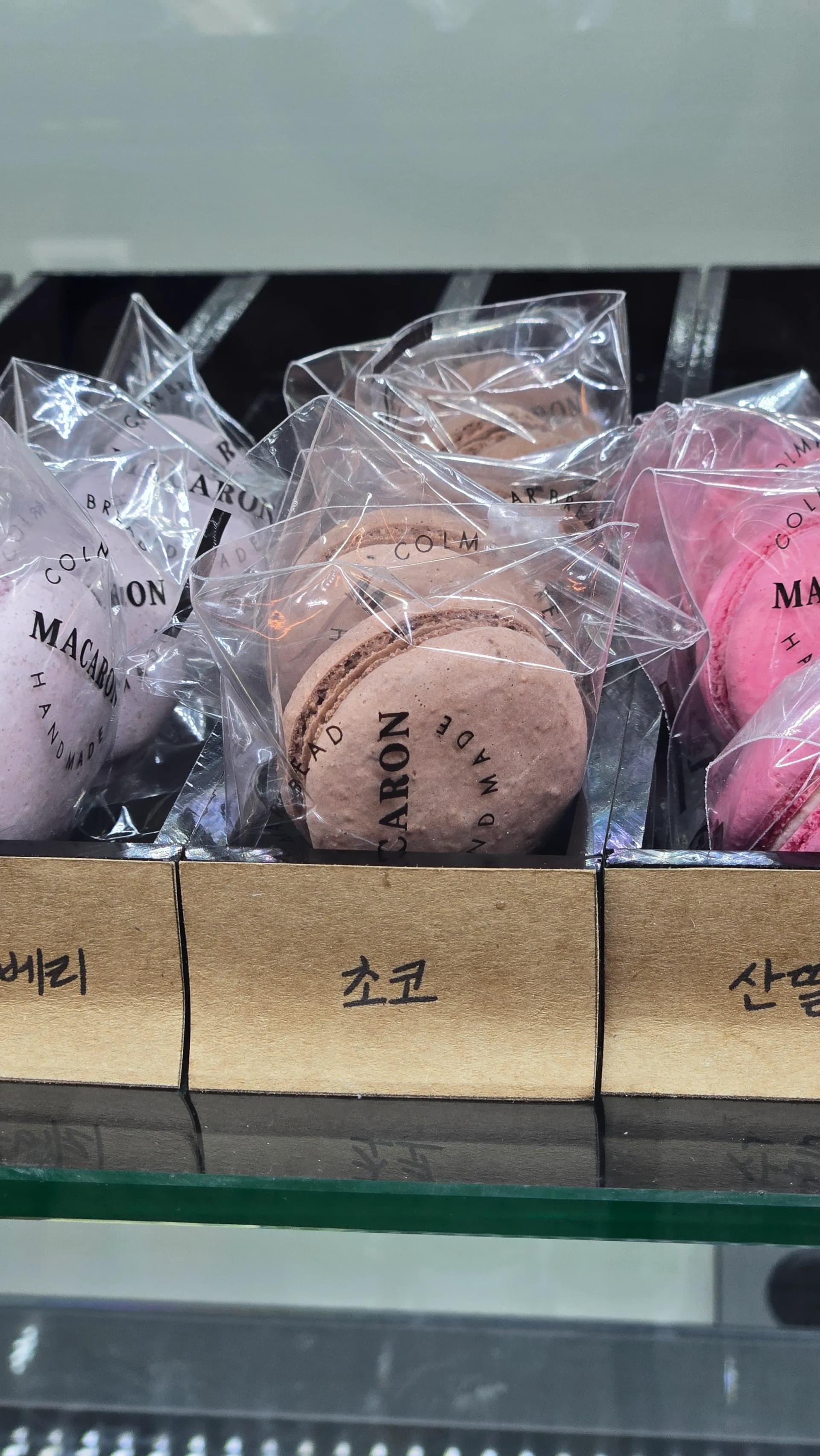 Colmar Bread макарони чорниця шоколад малина — крупний план ручної роботи макарони | 하이제이에스비