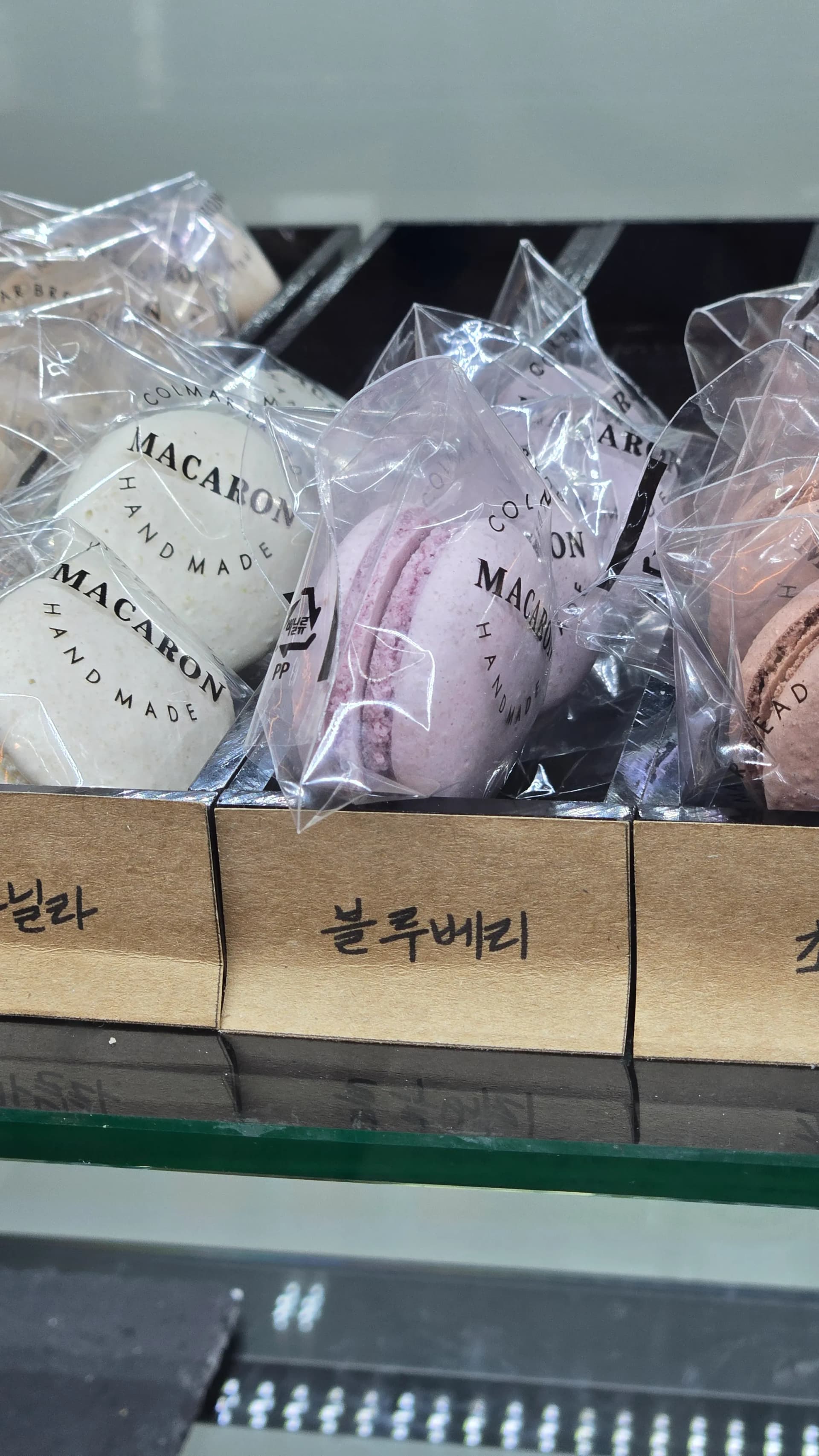 Colmar Bread макарони ваніль та чорниця — крупний план ручної роботи макарони | 하이제이에스비