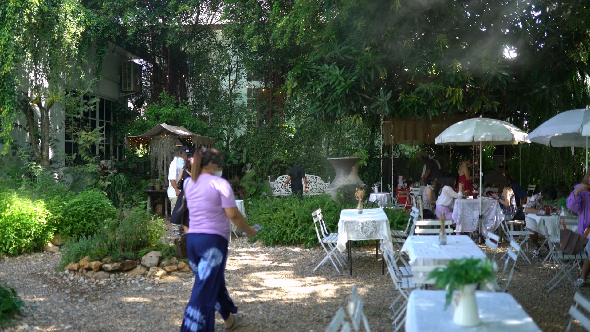 Pa Dee in the Wild entrance with gravel path winding through lush garden hedges