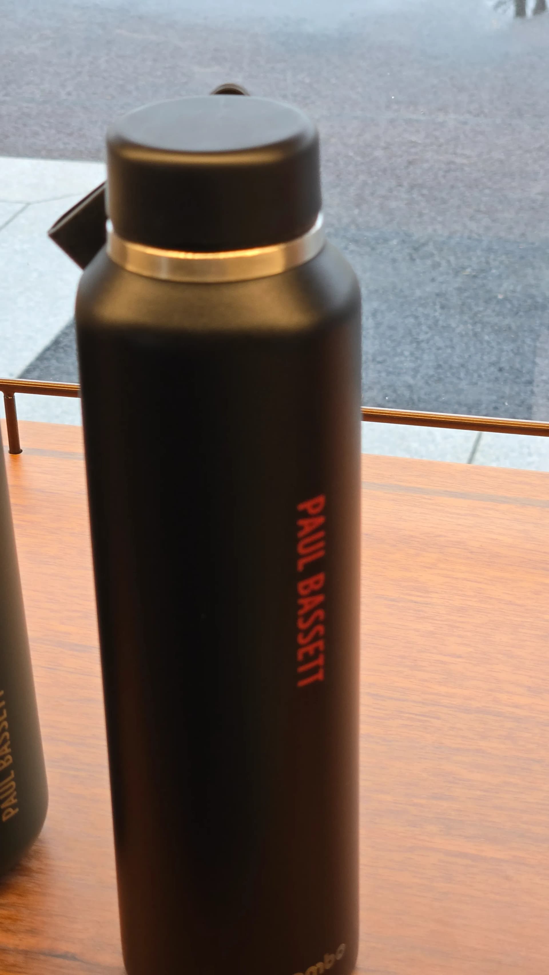 Merchandise Paul Bassett Gyeongju — bình giữ nhiệt đen Paul Bassett × Combo | 하이제이에스비