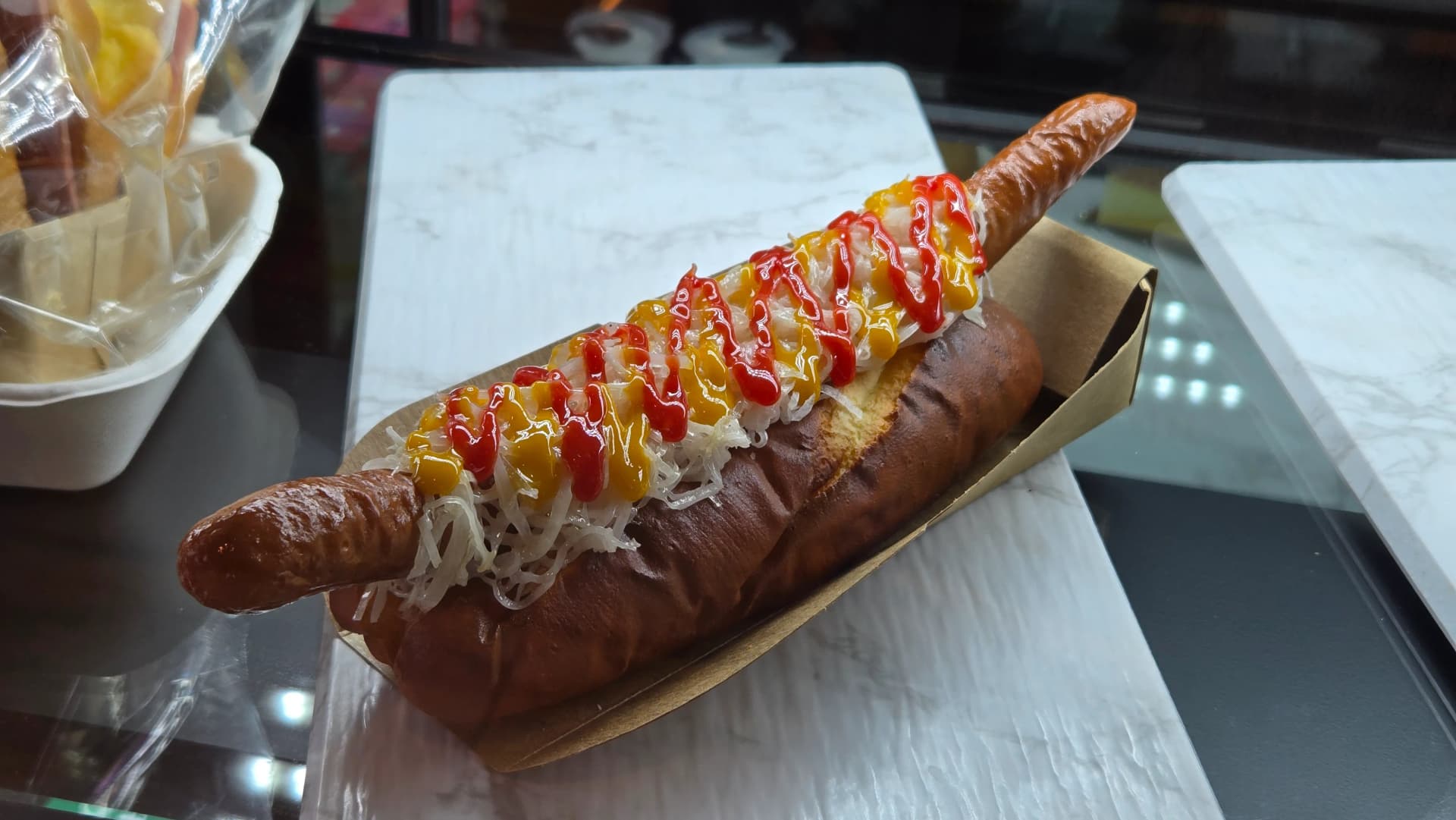 Bánh Paul Bassett Gyeongju — hotdog | 하이제이에스비