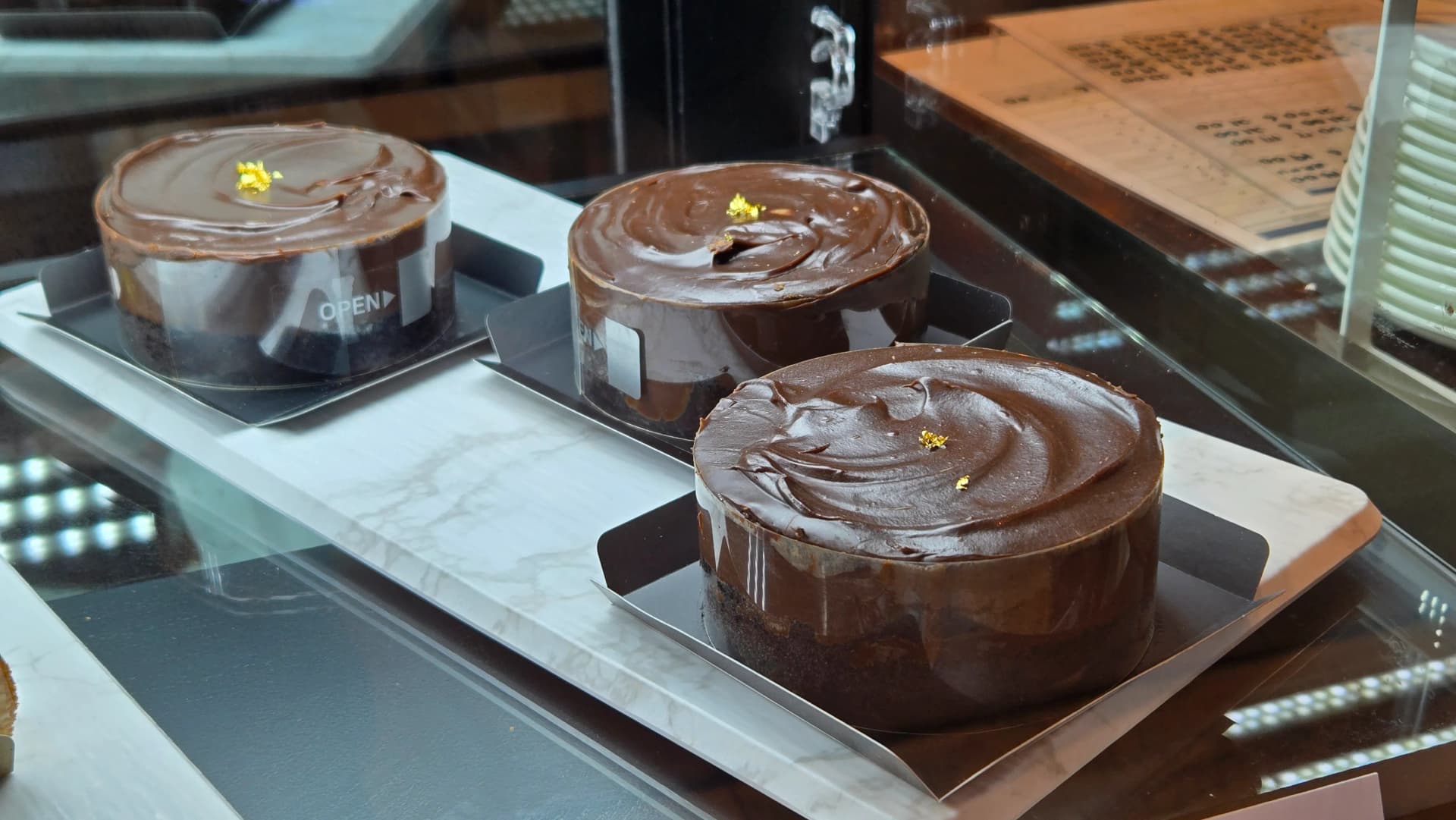 Bánh Paul Bassett Gyeongju — bánh chocolate | 하이제이에스비