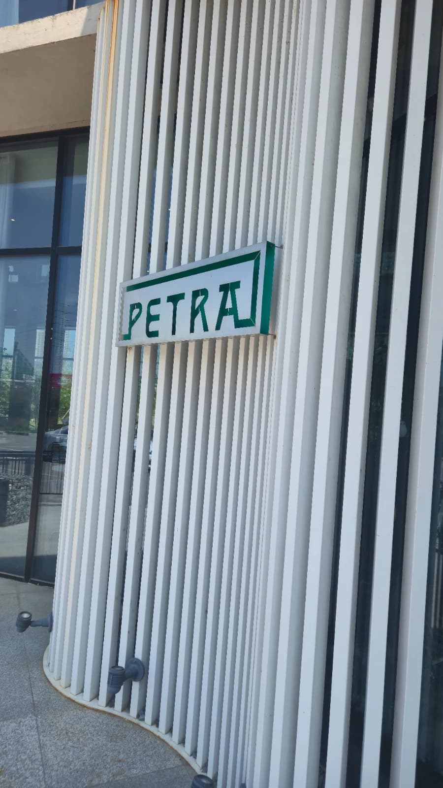 Sun-Drenched Mega Cafe — Petra by Day Feels Like a New Place - 1