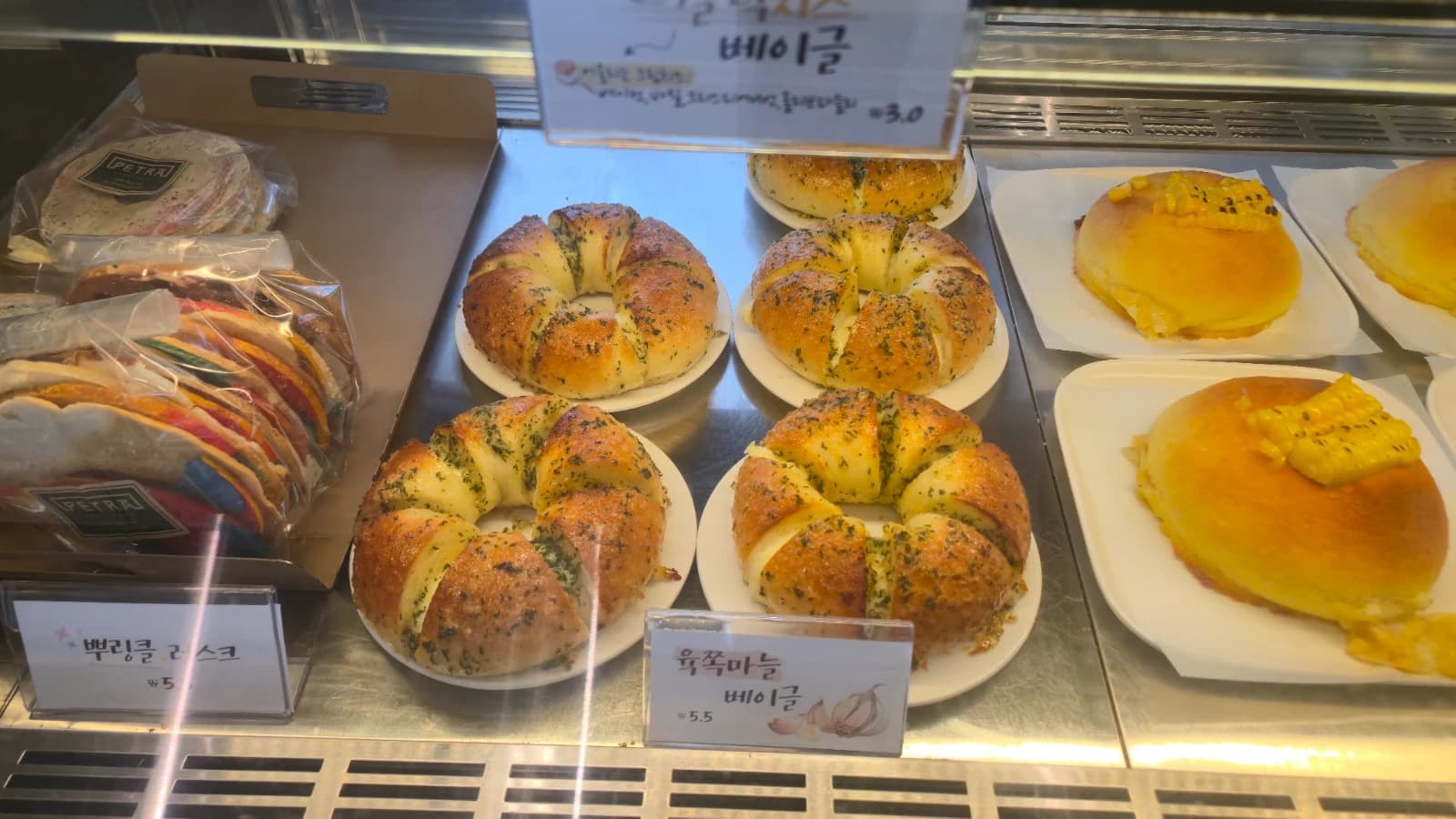 Sun-Drenched Mega Cafe — Petra by Day Feels Like a New Place - 3