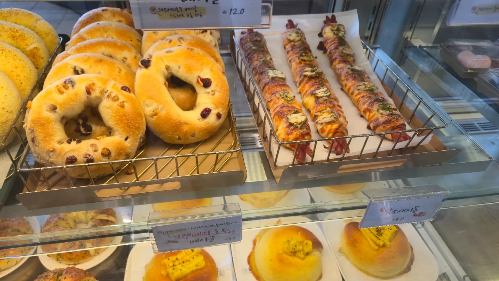 Sun-Drenched Mega Cafe — Petra by Day Feels Like a New Place - 8