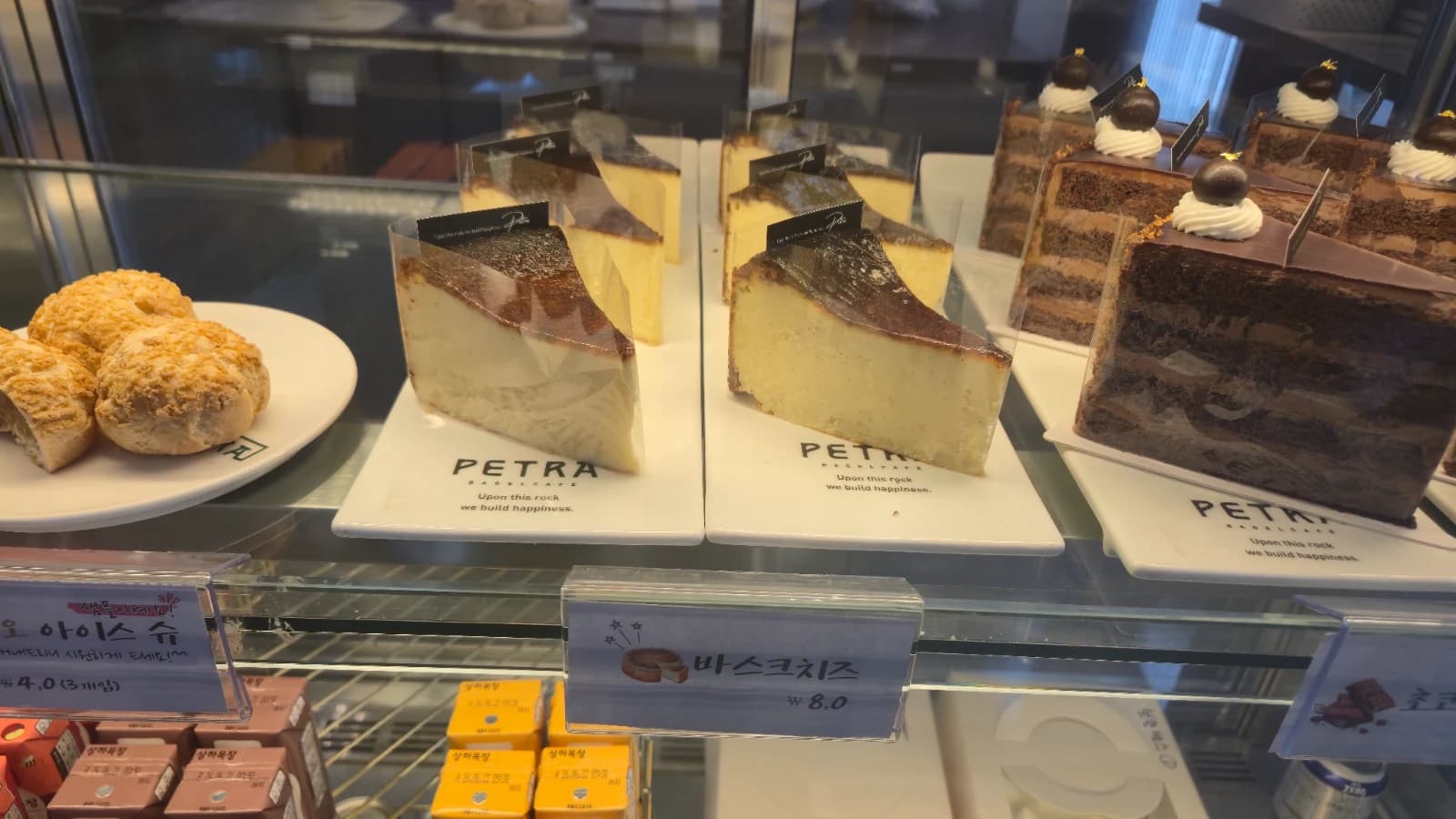 Sun-Drenched Mega Cafe — Petra by Day Feels Like a New Place - 11