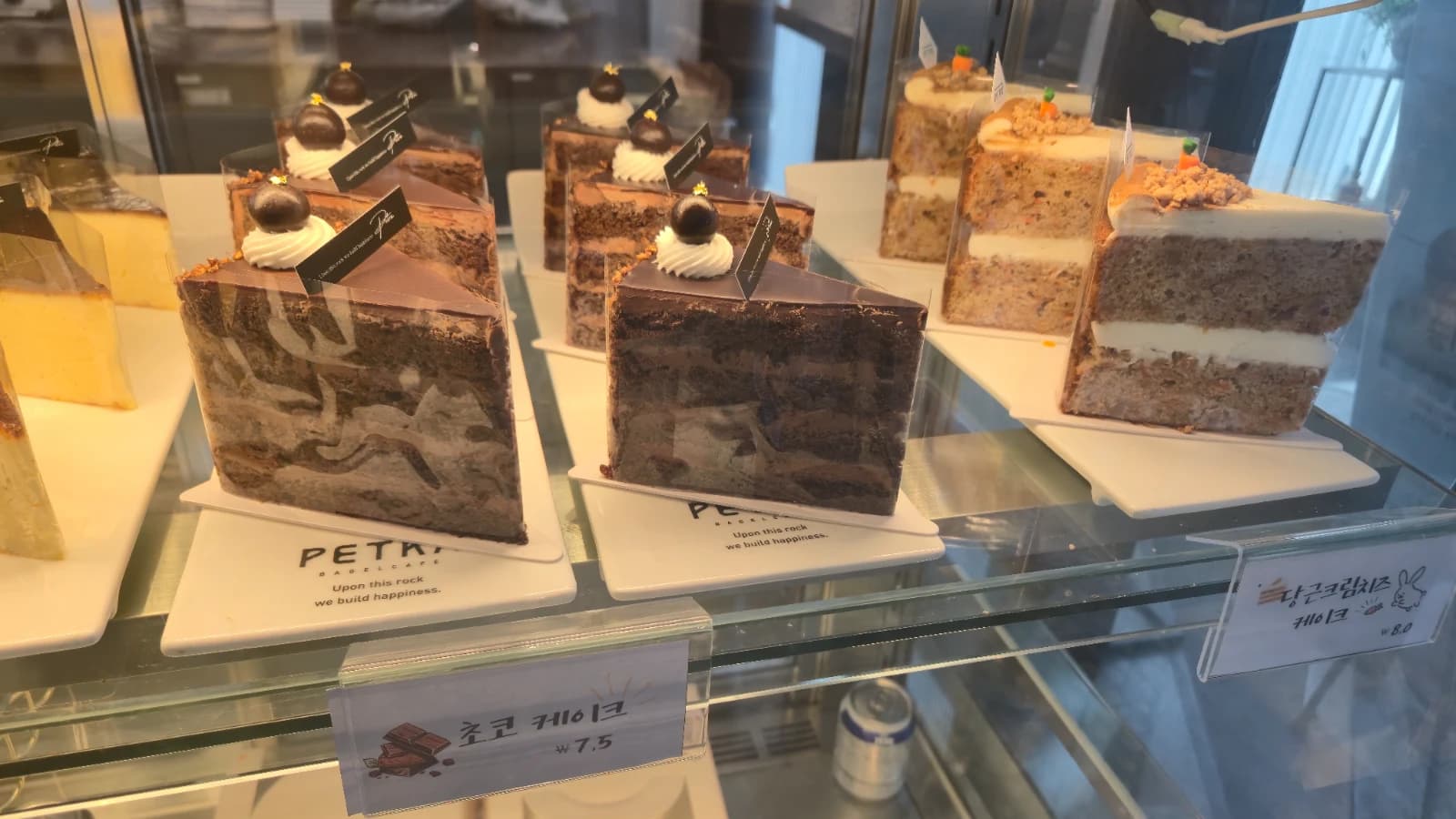 Sun-Drenched Mega Cafe — Petra by Day Feels Like a New Place - 12