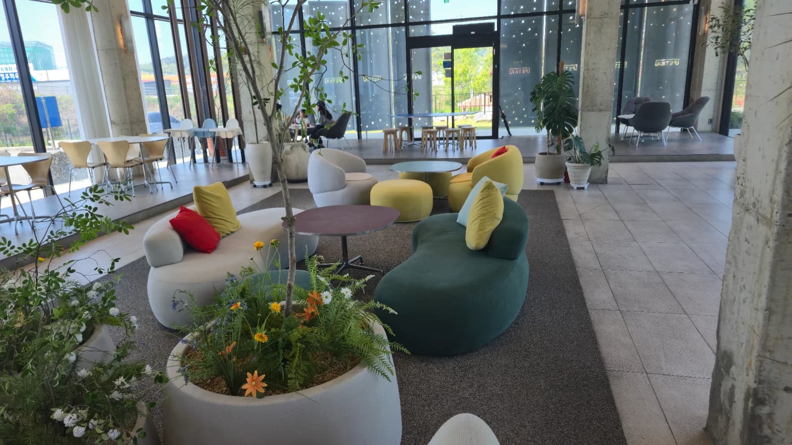 Sun-Drenched Mega Cafe — Petra by Day Feels Like a New Place - 16