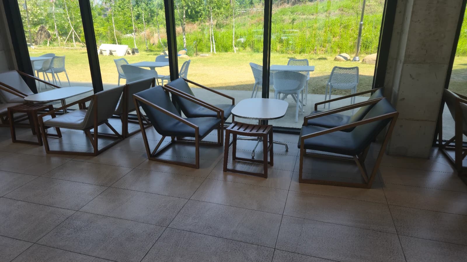 Sun-Drenched Mega Cafe — Petra by Day Feels Like a New Place - 19