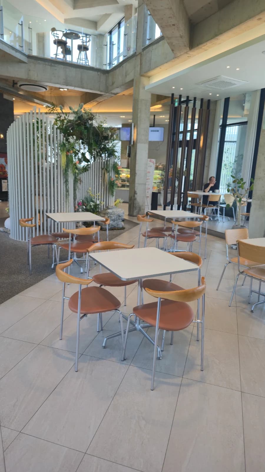 Sun-Drenched Mega Cafe — Petra by Day Feels Like a New Place - 21