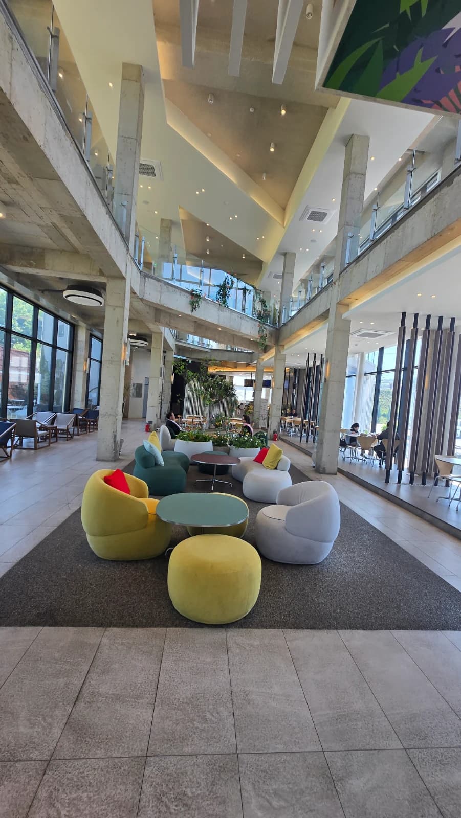 Sun-Drenched Mega Cafe — Petra by Day Feels Like a New Place - 22