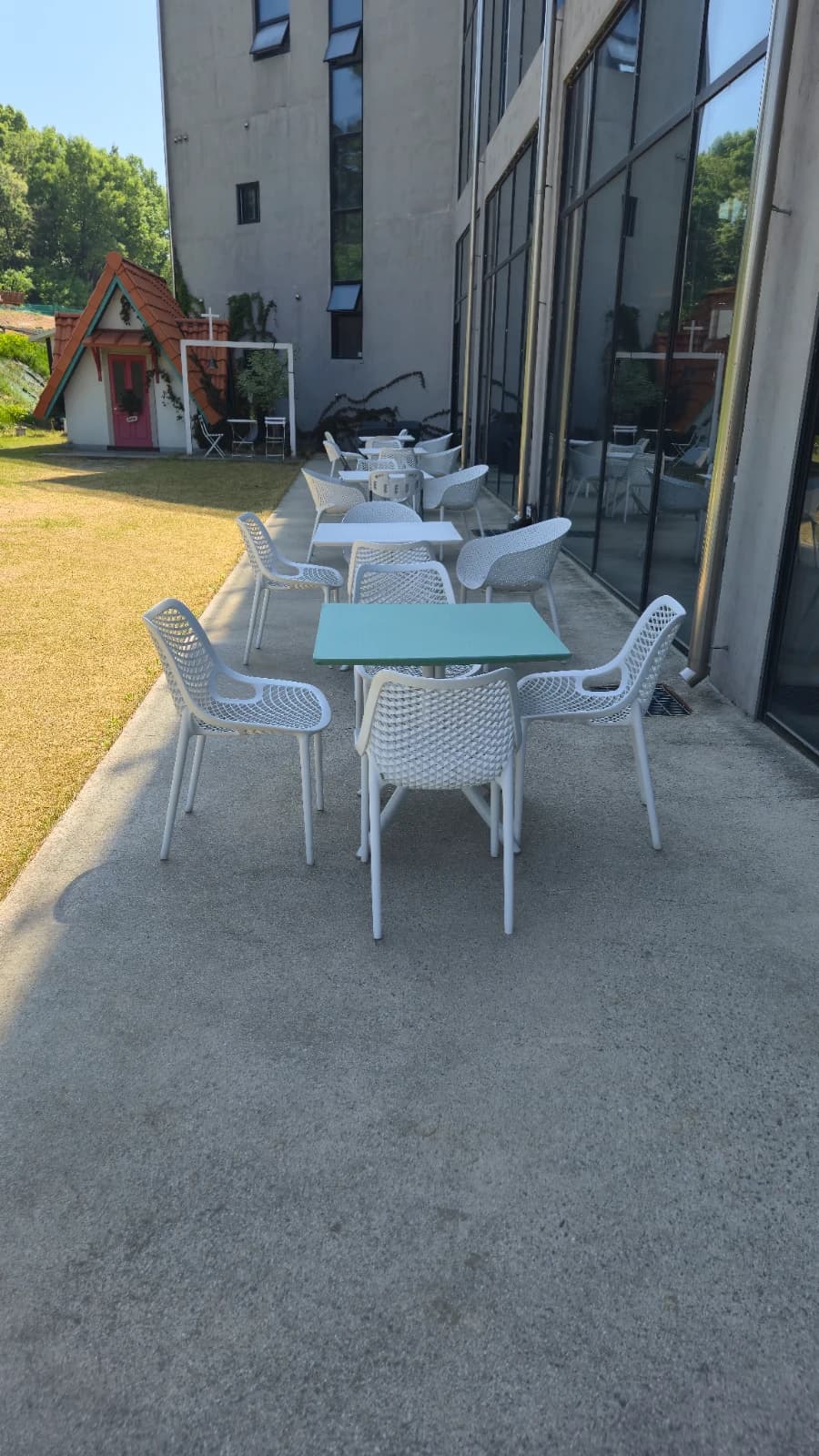 Sun-Drenched Mega Cafe — Petra by Day Feels Like a New Place - 26