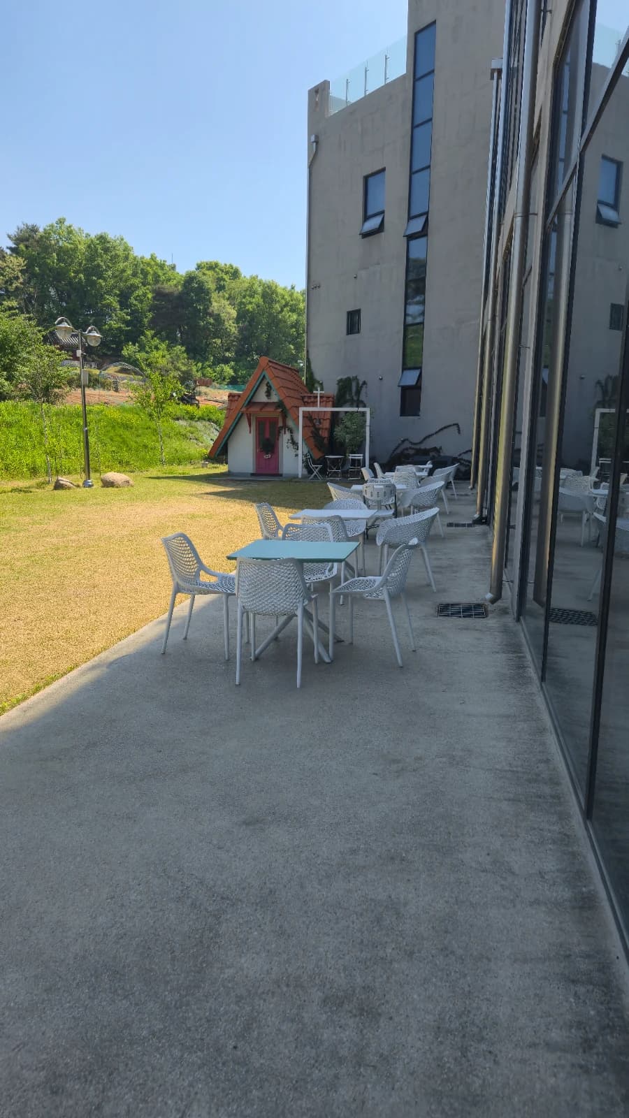 Sun-Drenched Mega Cafe — Petra by Day Feels Like a New Place - 27
