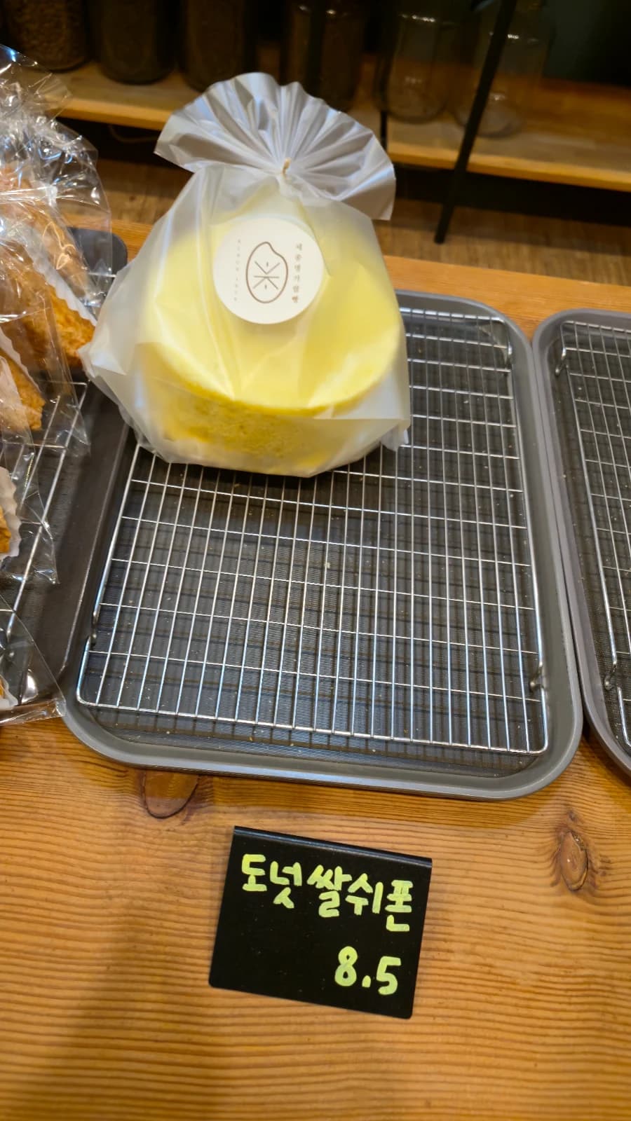 오뜨몽드 도넛쌀쉬폰 몽블랑 디저트 진열