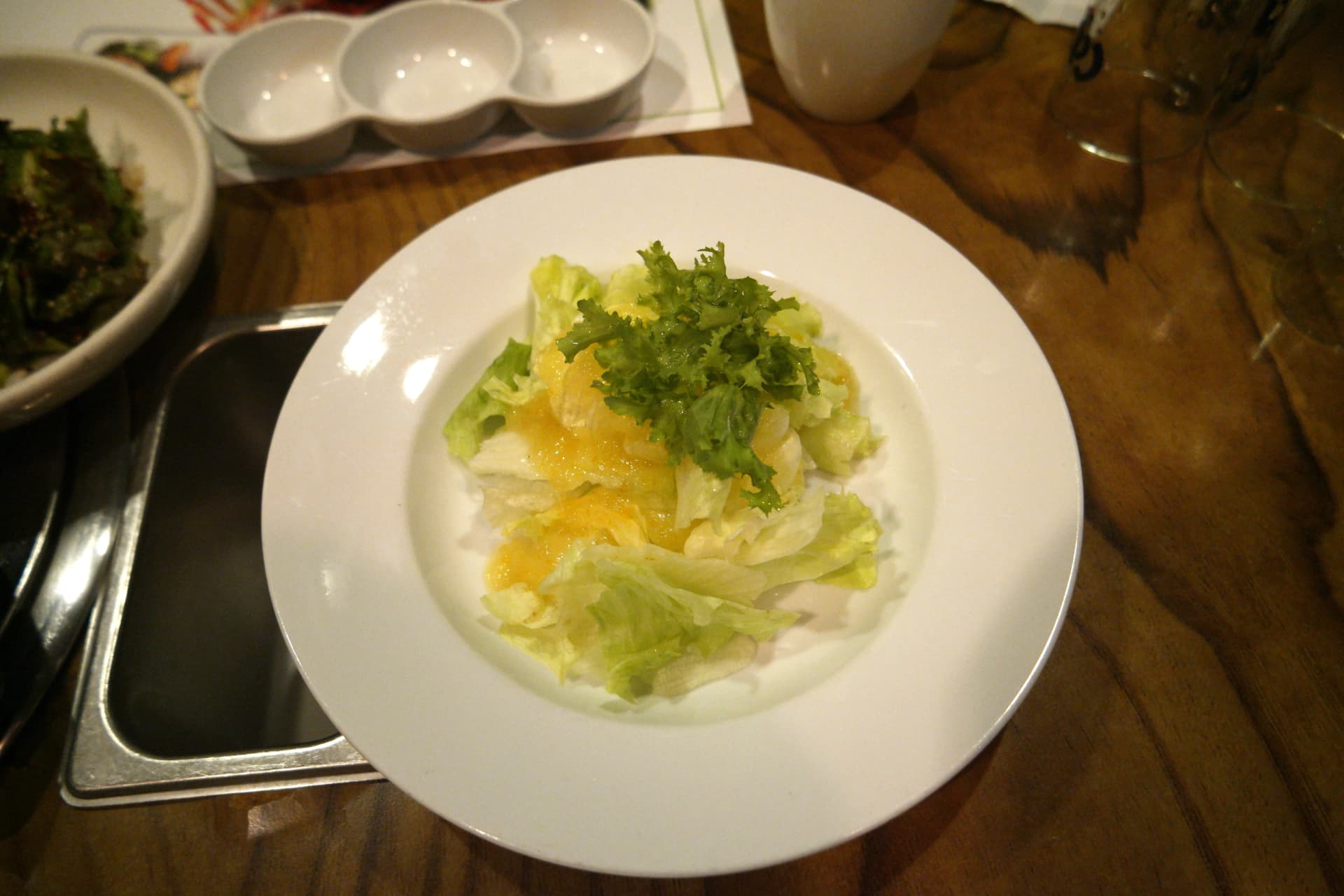 Saladi ya kwanza ya kozi ya hoejip, lettuce na mchuzi mzuri wa tamu na siki | 하이제이에스비