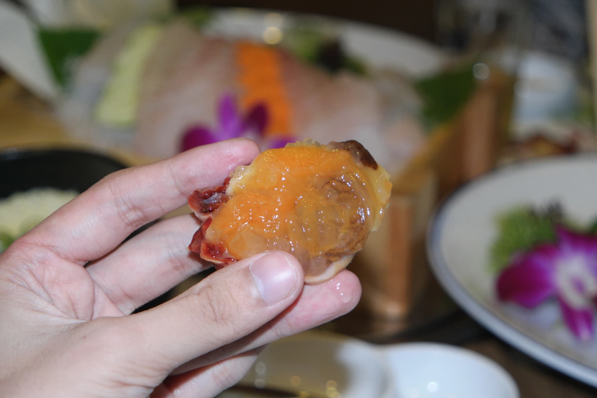 Kuonja samaki mbichi kwenye jani la sesame kwa njia ya ssam | 하이제이에스비