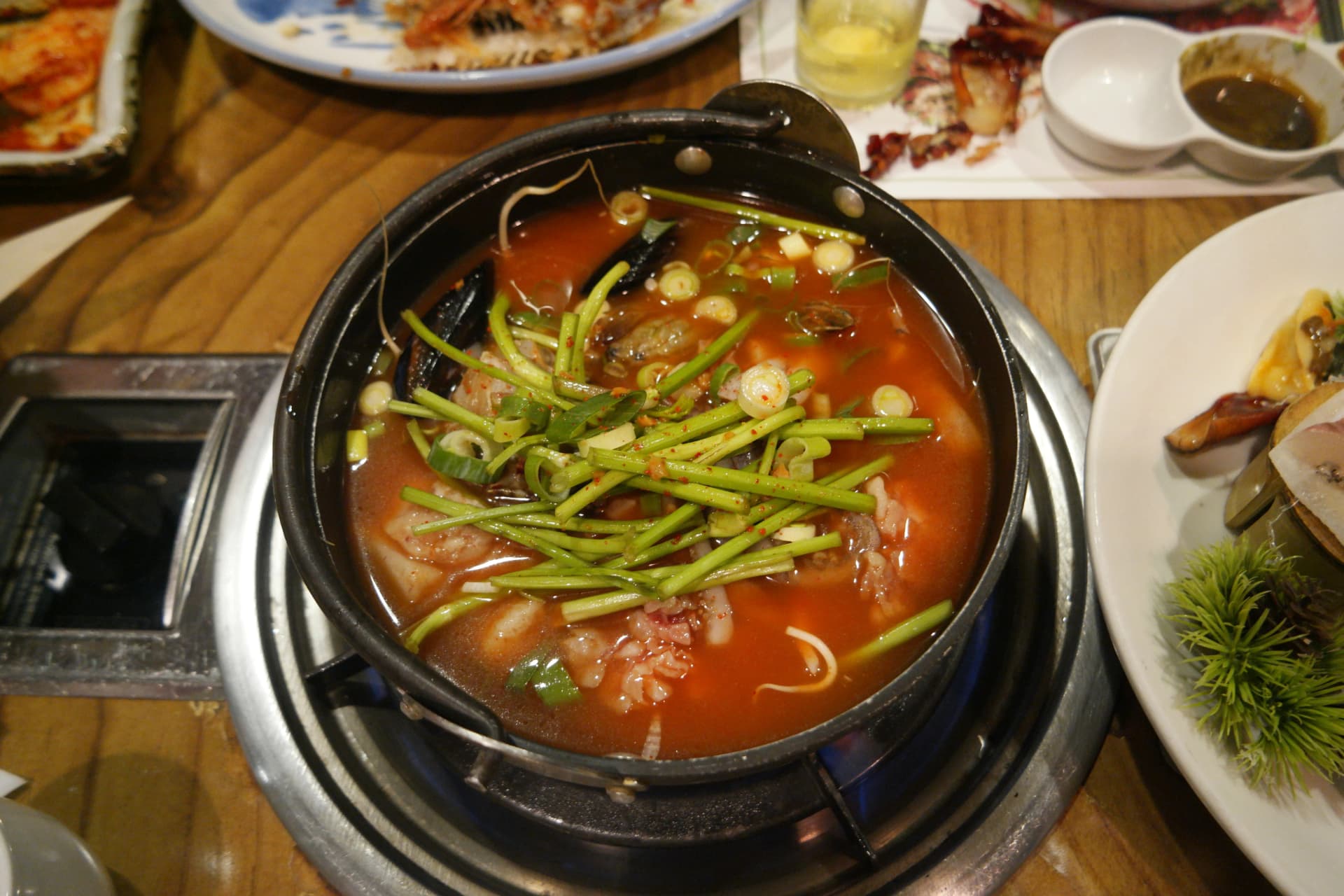 Haemul maeuntang ikianza kuchemka, mchuzi unazidi kuwa mwekundu na mzito | 하이제이에스비