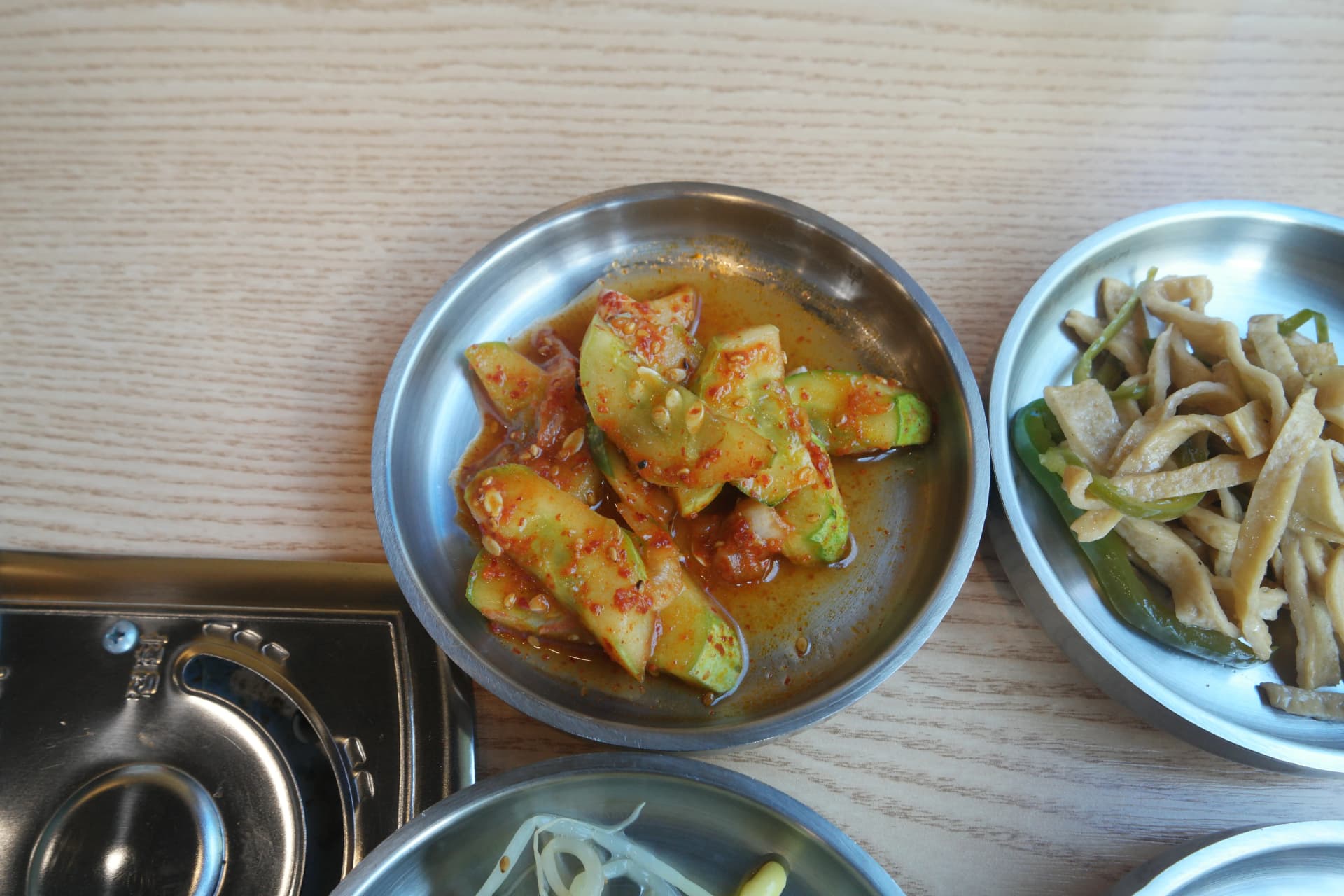 Oi muchim yenye ladha ya pilipili na siki — kipande cha tango chenye kuburudisha | 하이제이에스비