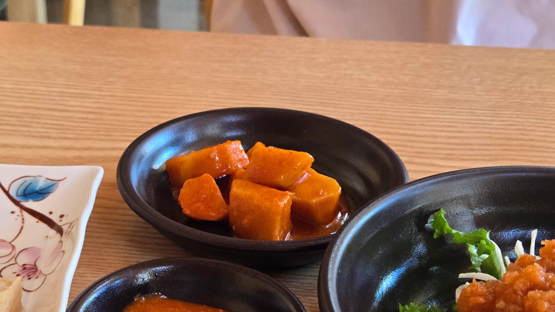 Kimchi ya figili iliyokatwa vipande vikubwa | 하이제이에스비