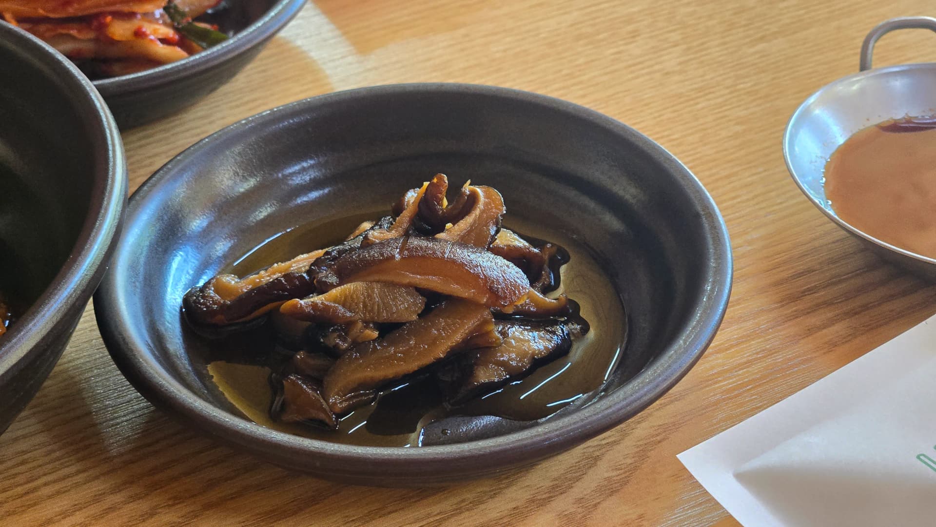 Uyoga uliochachushwa na kutiwa ladha ya mchuzi wa soya | 하이제이에스비