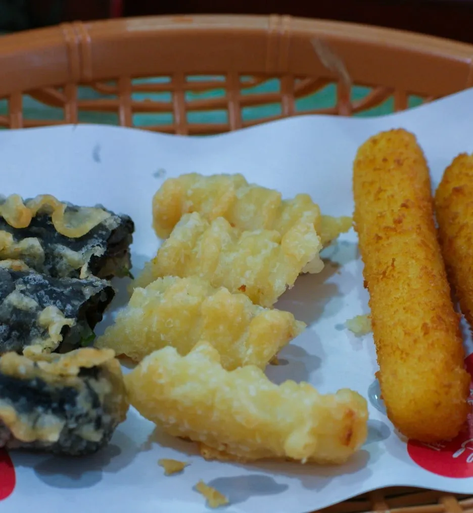 Full assorted fried snack set with gimmari twigim and cheese sticks in bunsik basket | 하이제이에스비