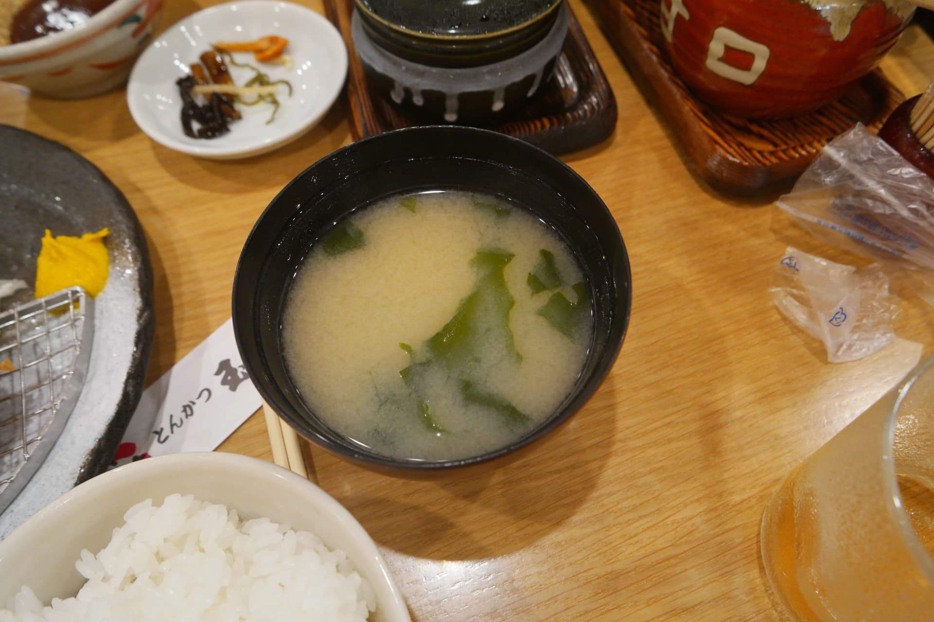 హొక్కైడో బియ్యంతో చేసిన తెల్ల అన్నం ఉన్న టమాఫుజి సెట్ | 하이제이에스비