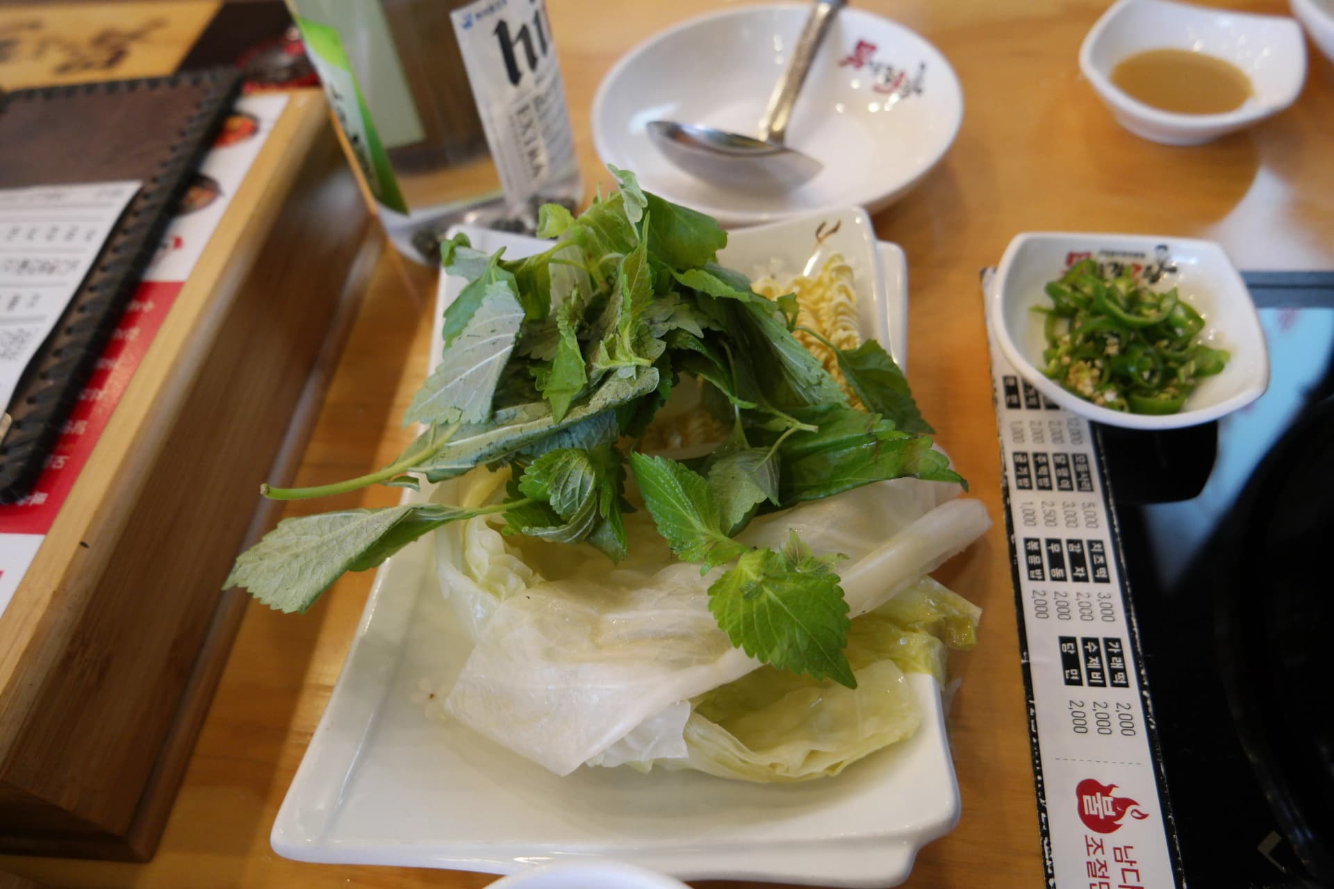 Kapoaka napa sy ravim-perilla nangatahin'ny fanampiny ho an'ny gamjatang eo amin'ny tavaratra | 하이제이에스비