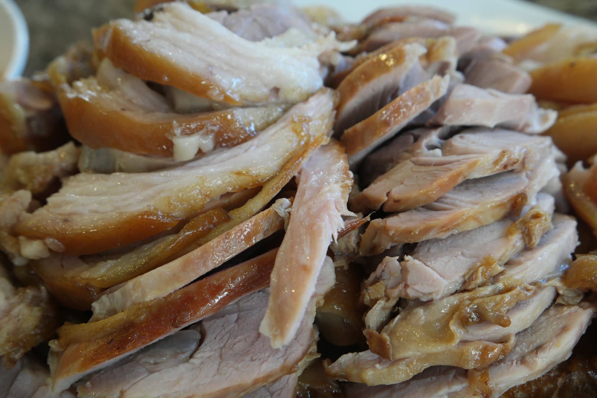 Tæt skåret jokbal — kødskiver med tætte snit for nem spisning | 하이제이에스비