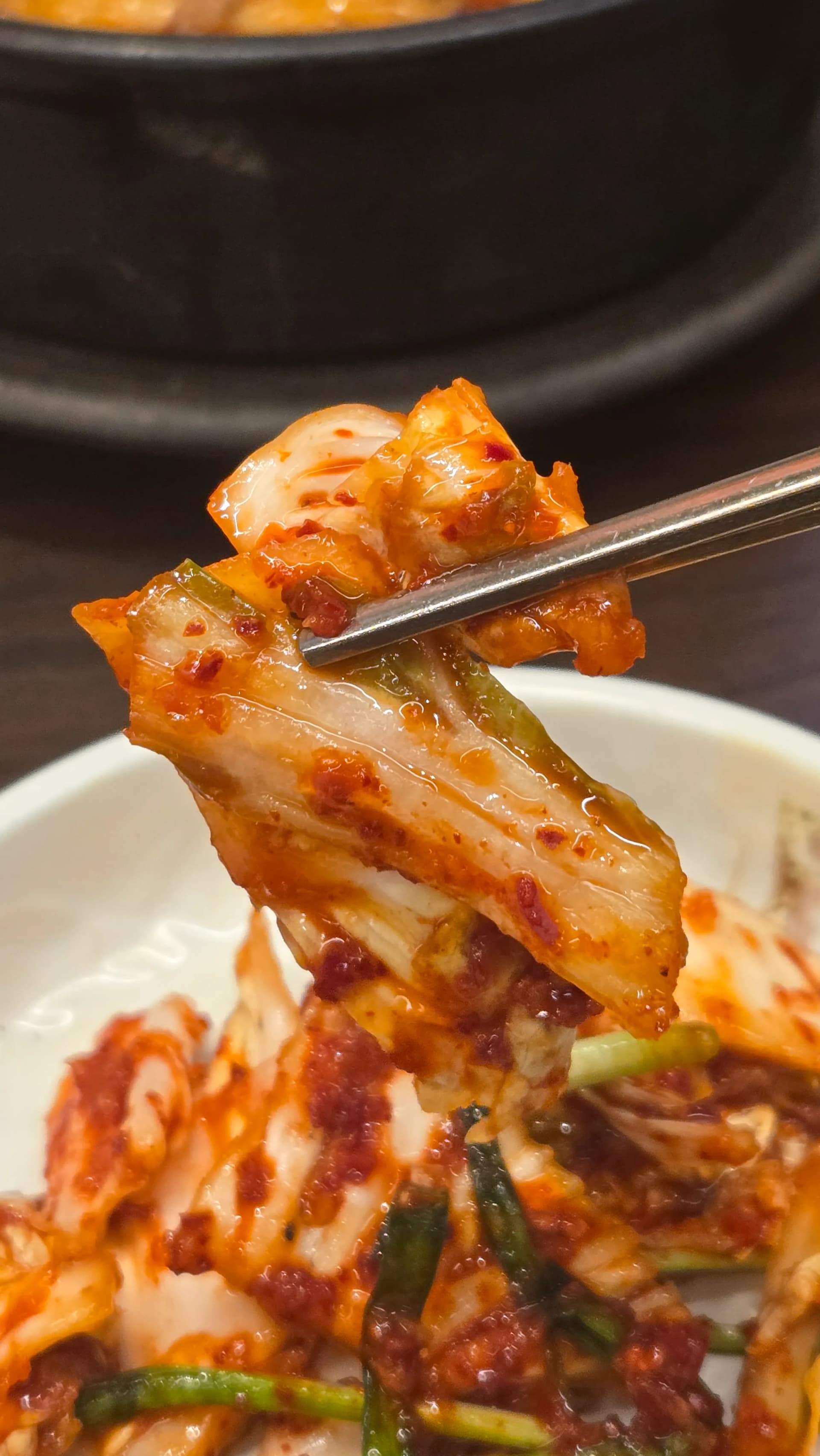 ຕະກຽບຄີບກອດຈໍຣີຂຶ້ນມາ ເຫັນຜັກກາດສົດເຜັດນິດໆແລະກອບ | 하이제이에스비