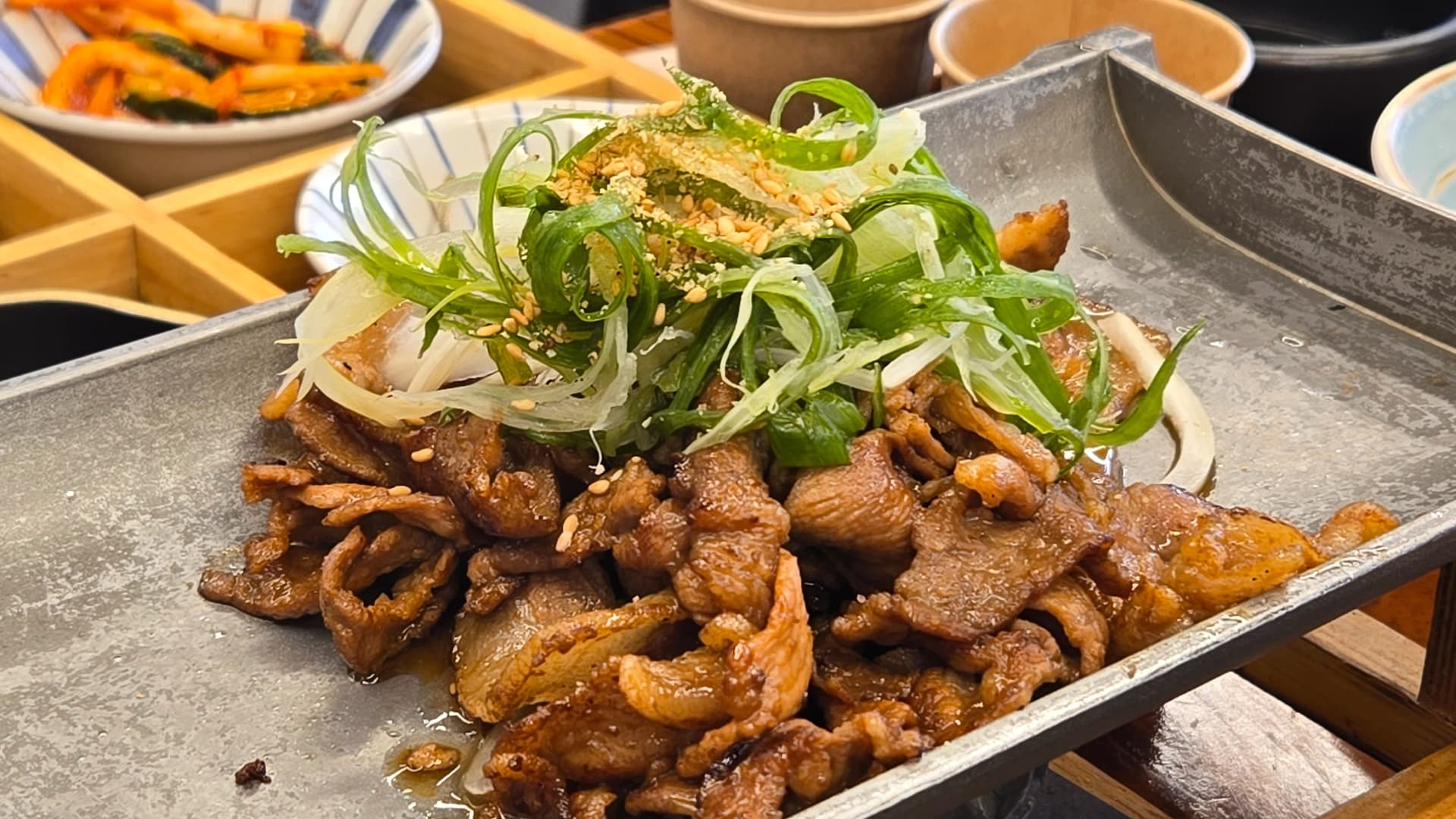 χοιρινό μπουλγκόγκι στον ξυλόφουρνο με μαρινάδα πράσινο κρεμμύδι και σουσάμι | 하이제이에스비