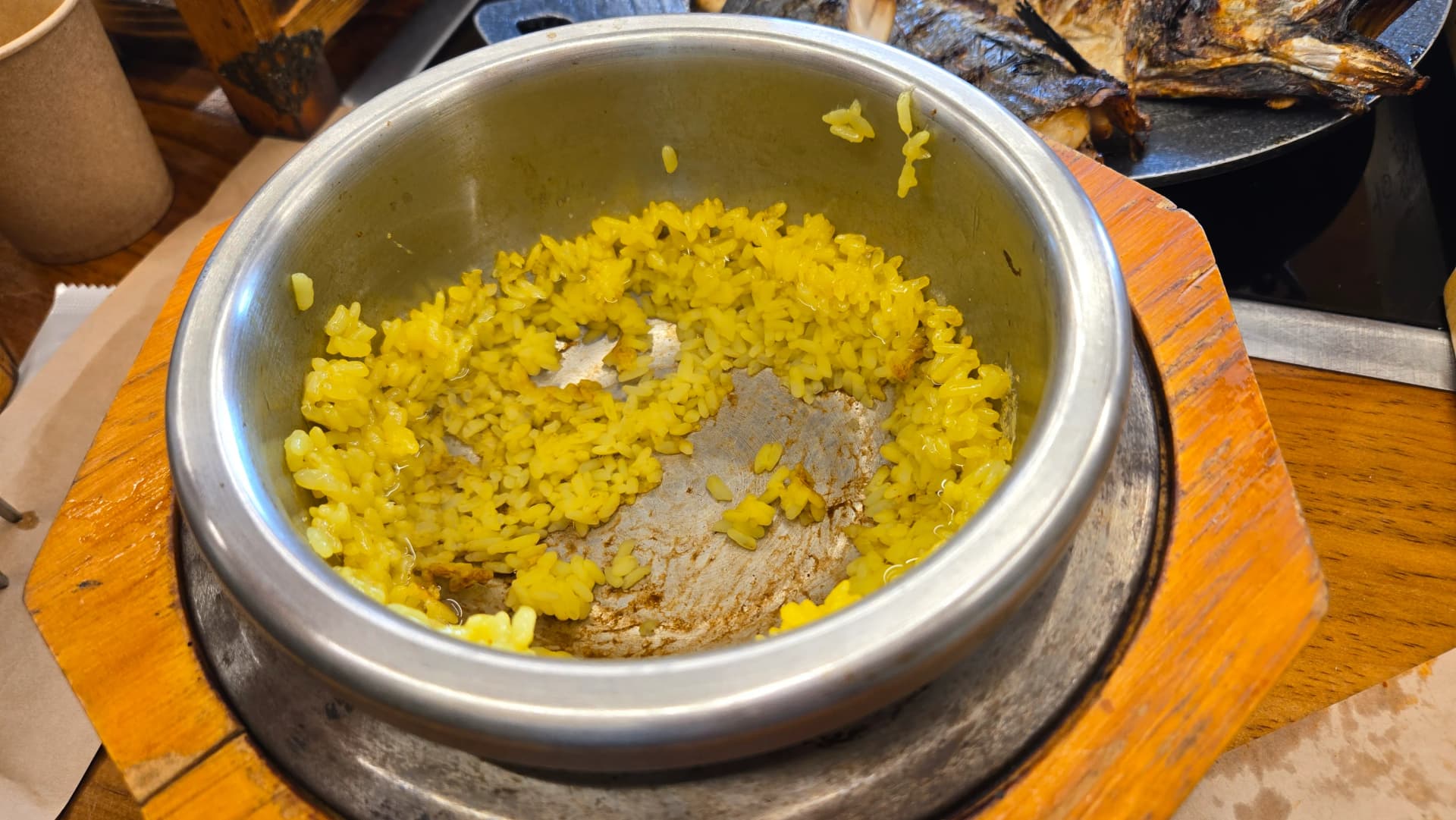 άδεια πέτρινη κατσαρόλα με τραγανή κρούστα ρυζιού πριν την παρασκευή 숭늉 | 하이제이에스비