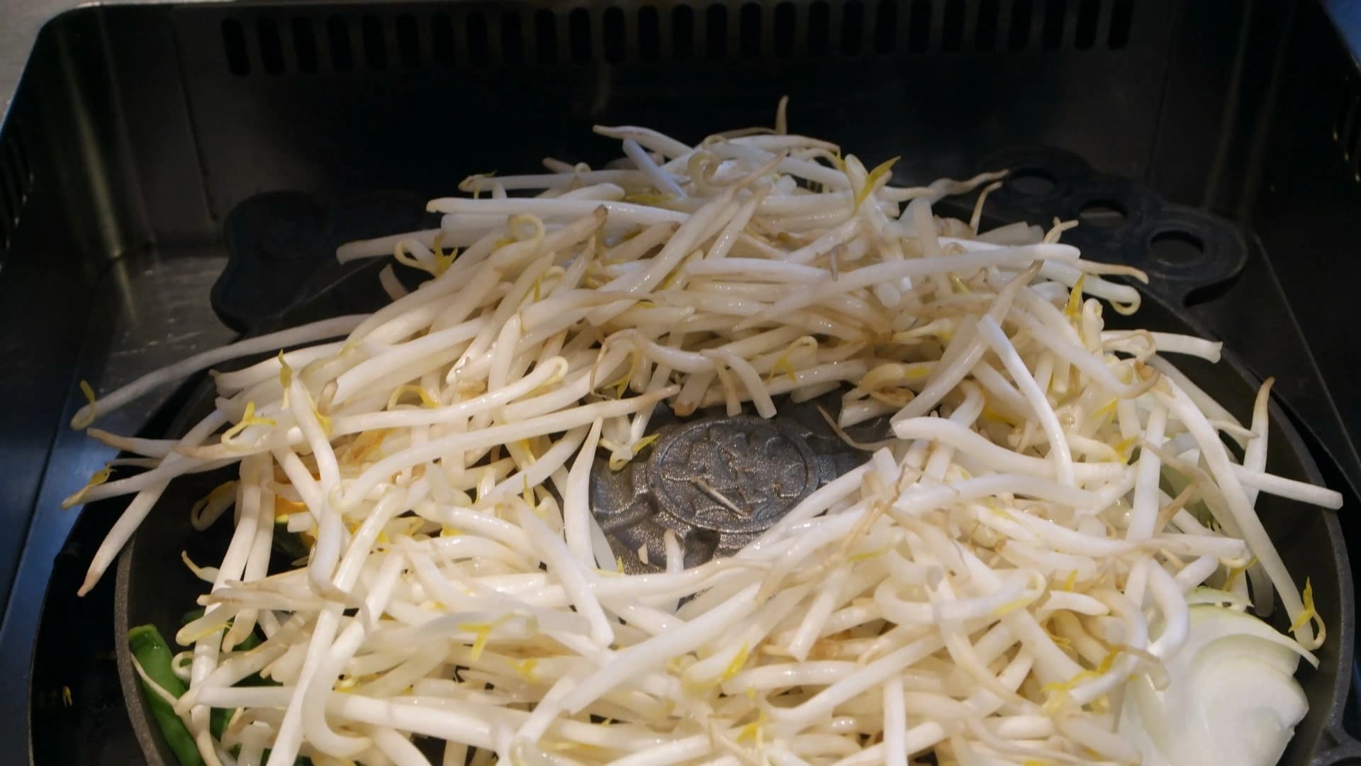 জিঙ্গিসুকান গ্রিল প্লেট সেটআপ পদ্ধতি মাঝখান ফাঁকা রাখা | 하이제이에스비