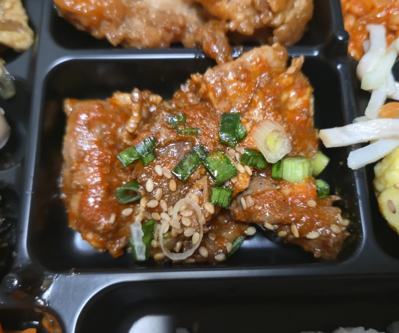 GS25弁当 チェユクポックム コチュジャン味付け豚肉のクローズアップ